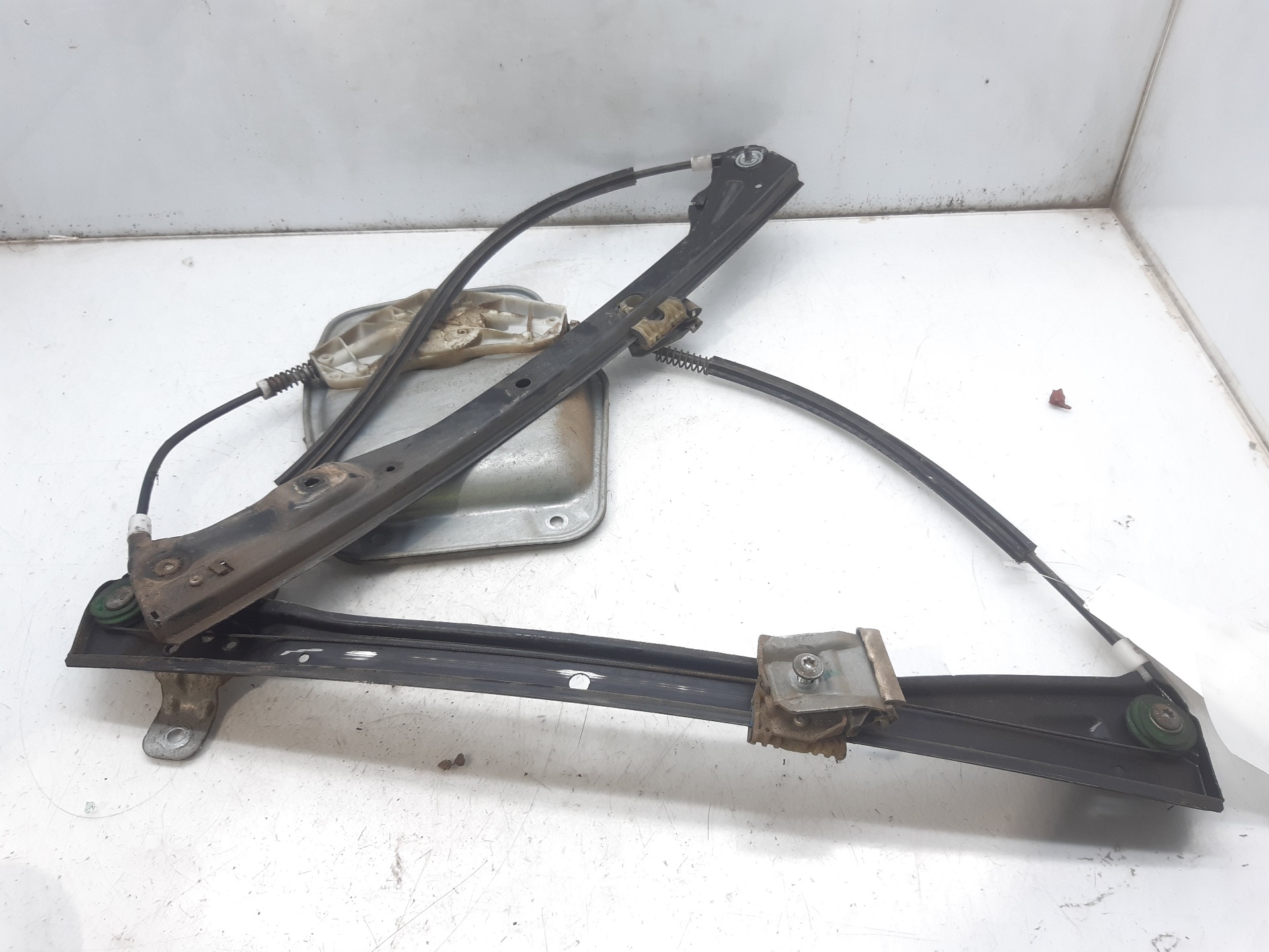 VOLKSWAGEN Jetta 5 generation (2005-2011) Regulator de geam ușă stânga față 1K5837461B 22439778