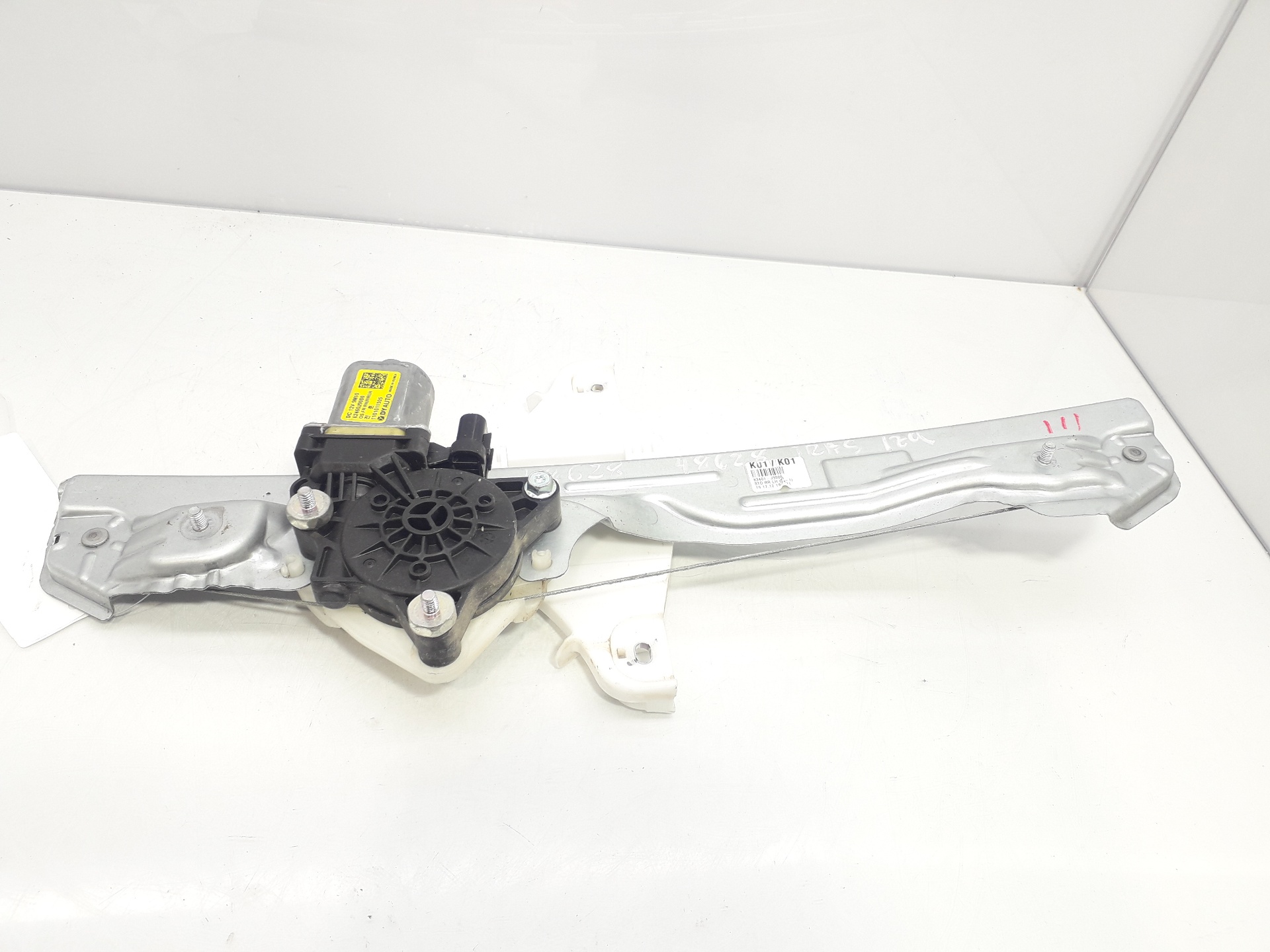 HYUNDAI Kona 1 generation (2017-2024) Rear left door window lifter 83401J9000 24069752