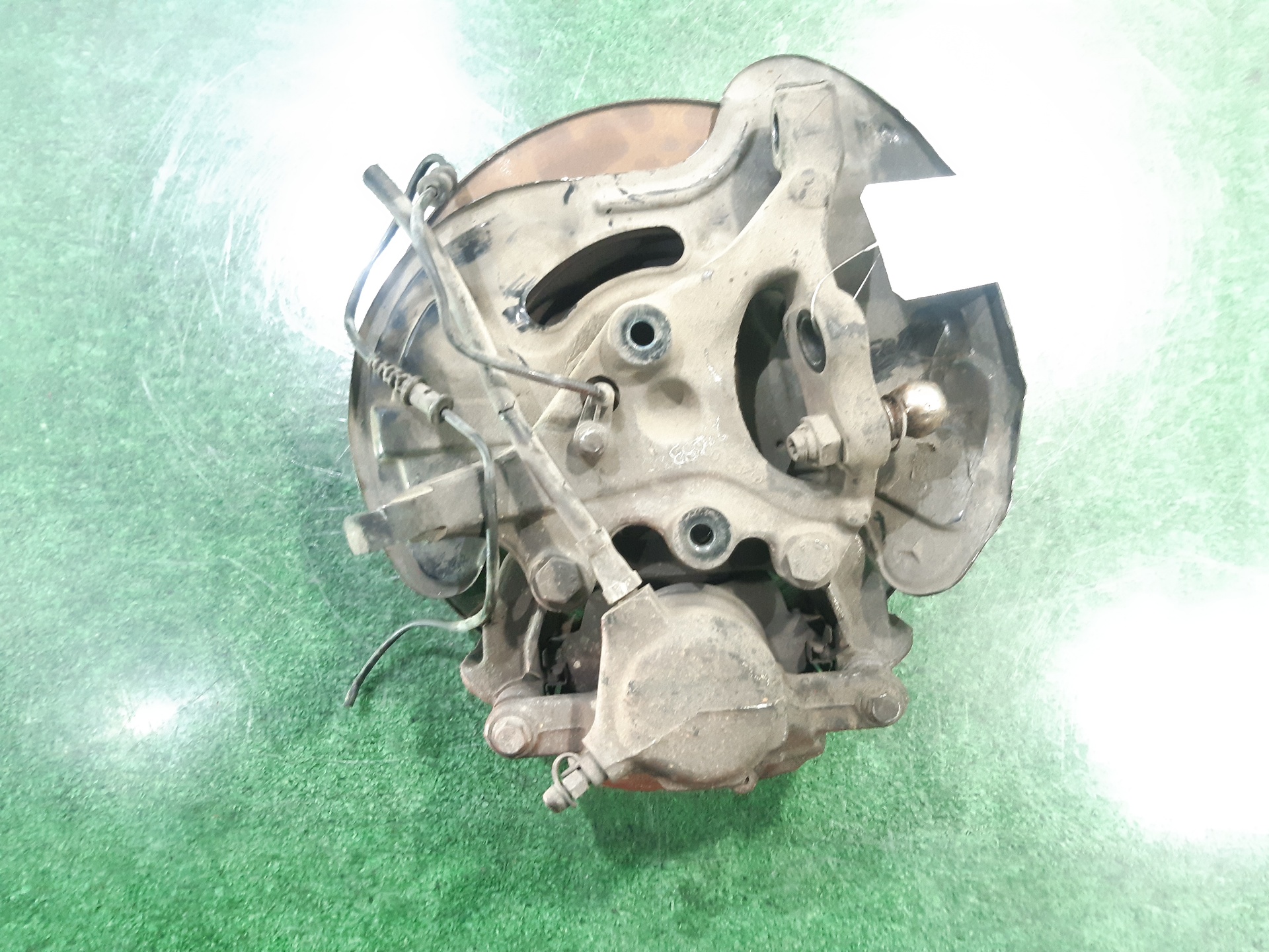 MERCEDES-BENZ C-Class W203/S203/CL203 (2000-2008) Front Right Wheel Hub 2043320201 18668552