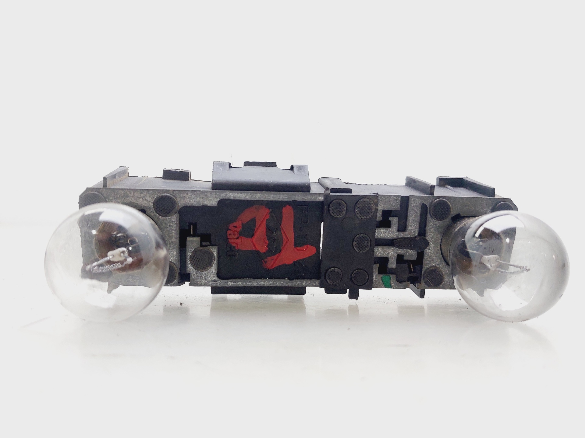 Headlamp mounting bracket rh F9Q716 7700420122 de Renault Laguna i (b56_, 556_) 1997-2001 98 CV