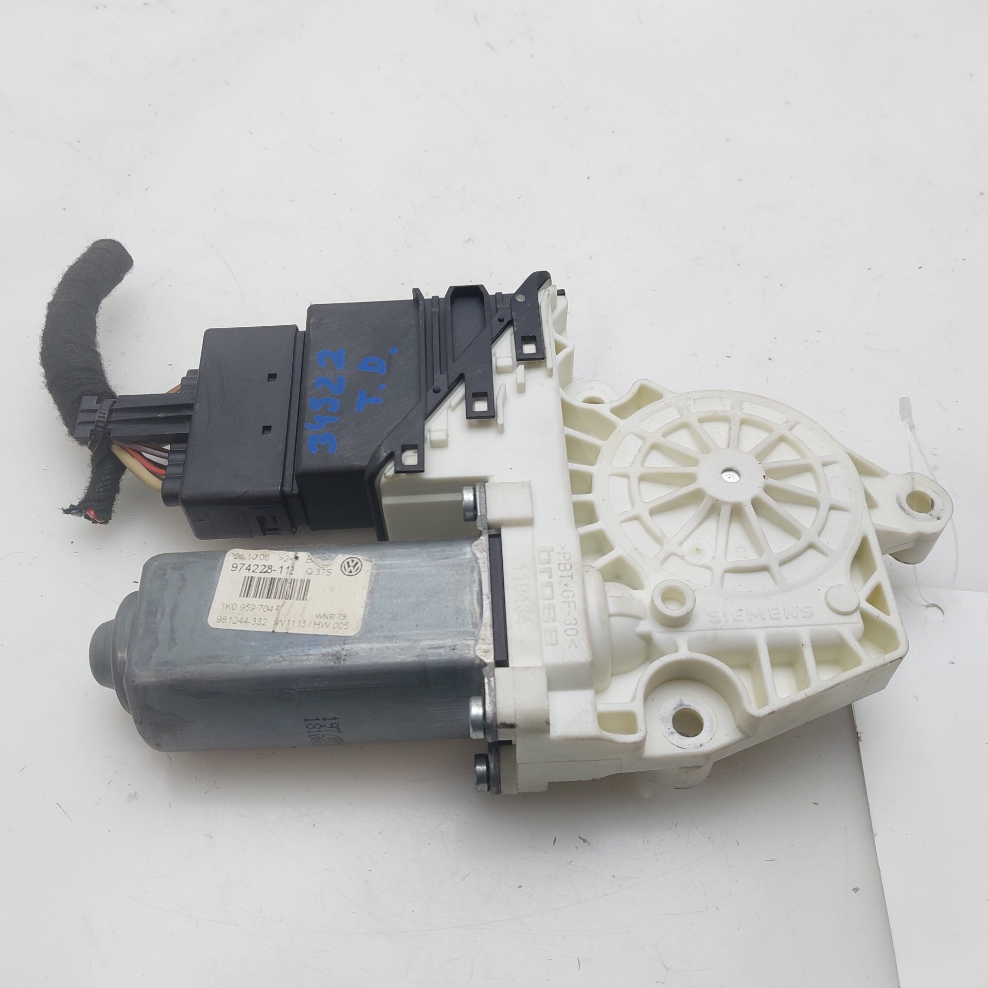 VOLKSWAGEN Passat B6 (2005-2010) Motor de control geam ușă  dreapta spate 1K0959704P 24973082