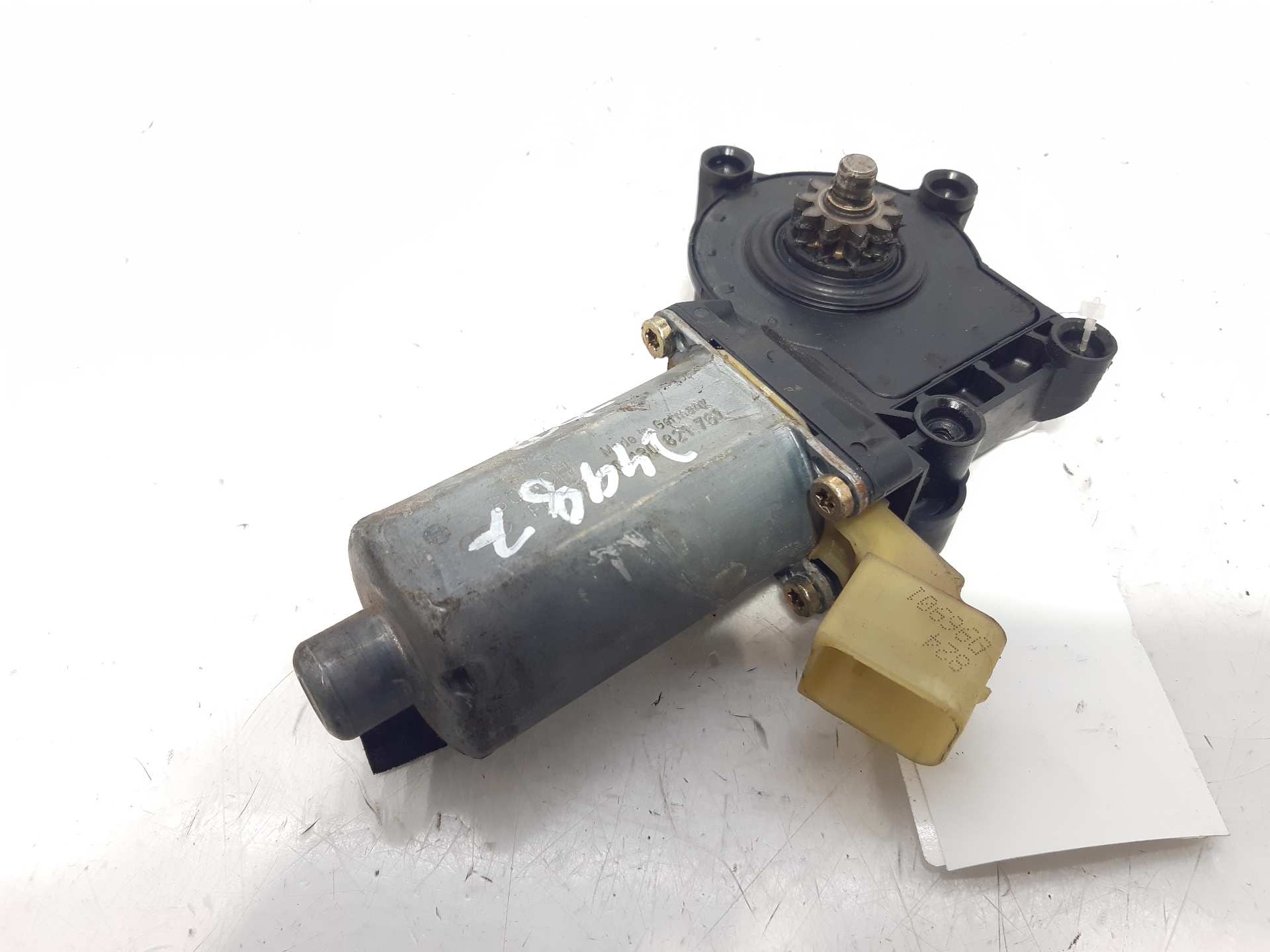 VOLVO V70 2 generation (2000-2008) Moteur de commande de vitre de porte avant droite 0130821761 18725195