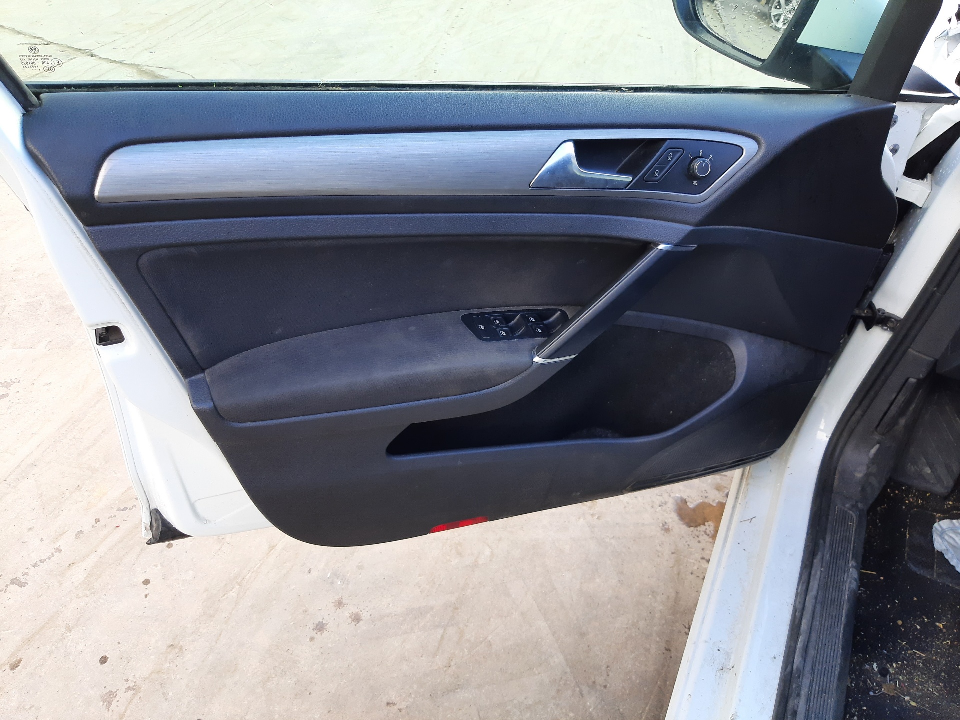 VOLKSWAGEN Golf 7 generation (2012-2024) Priekinių dešinių durų stiklo pakelėjo varikliukas 5Q0959802B 22916246