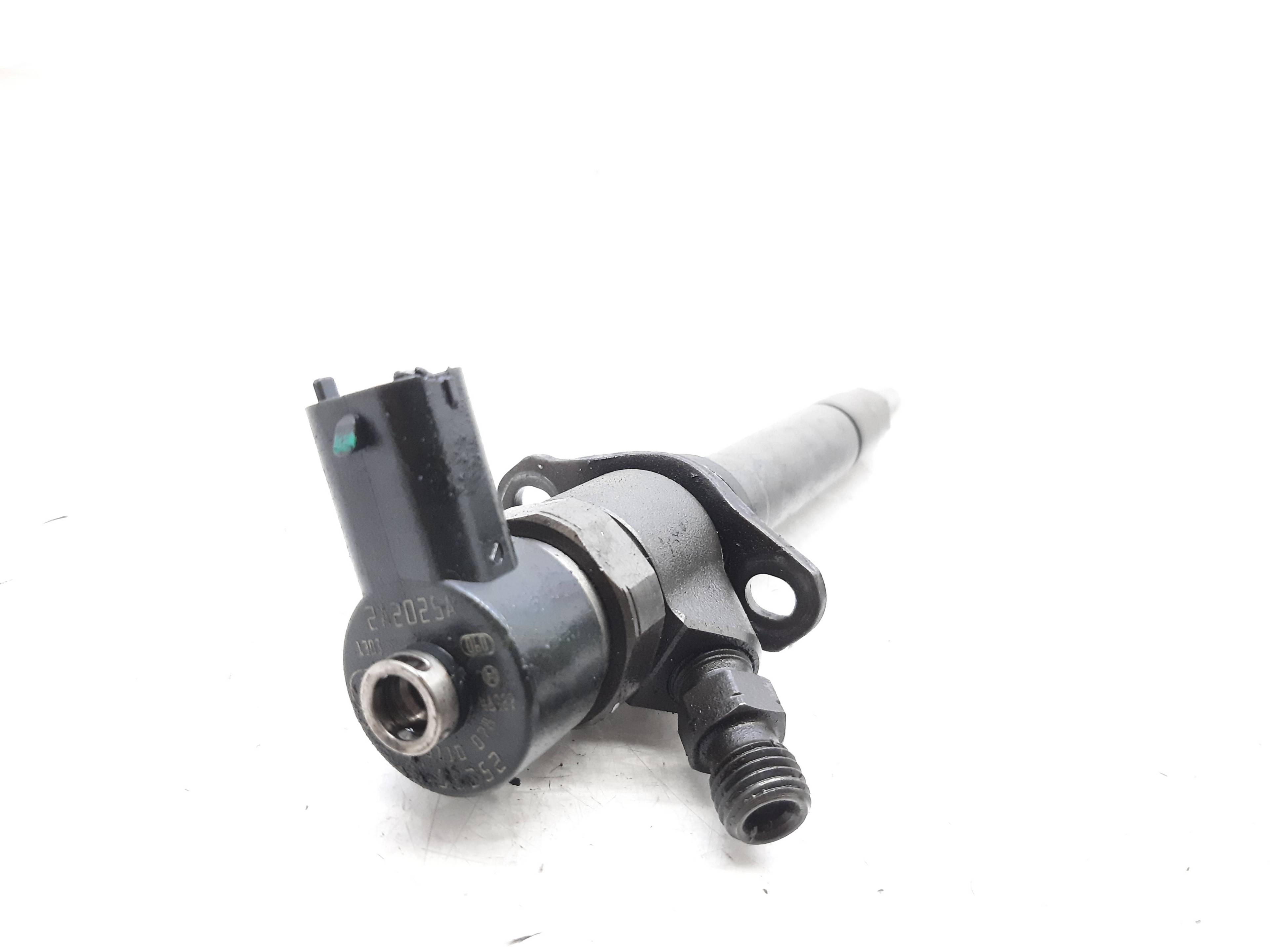 VOLVO S60 1 generation (2000-2009) Injecteur de carburant 8658352 18797438