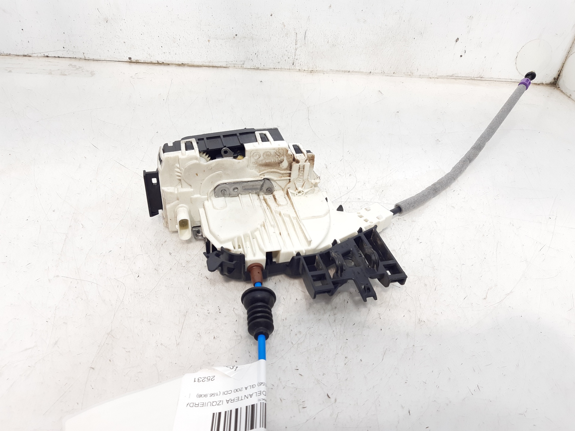 MERCEDES-BENZ GLA-Class X156 (2013-2020) Front Left Door Lock A2040085899 18733586