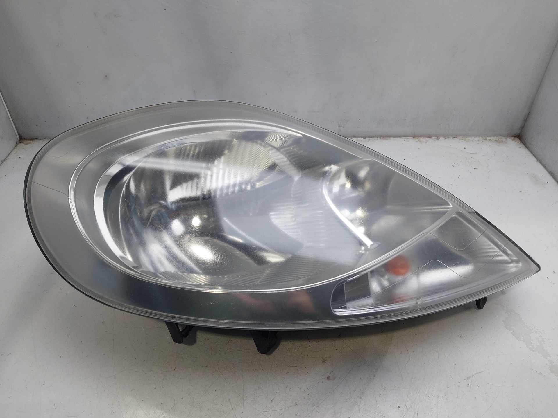 RENAULT Front Right Headlight 8200701356 23953489