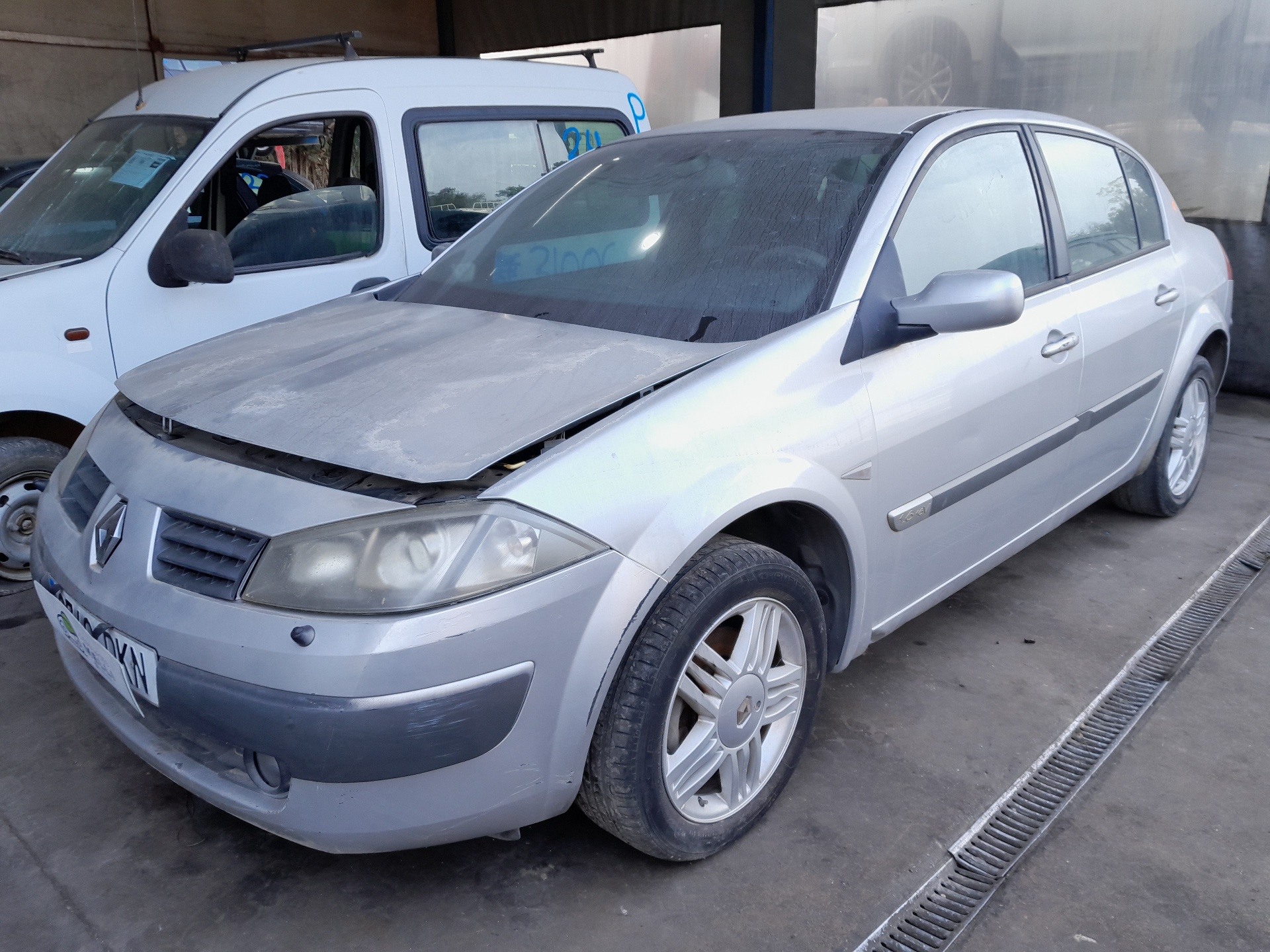 VAUXHALL Megane 2 generation (2002-2012) Бампер передний 620226236R 21352585