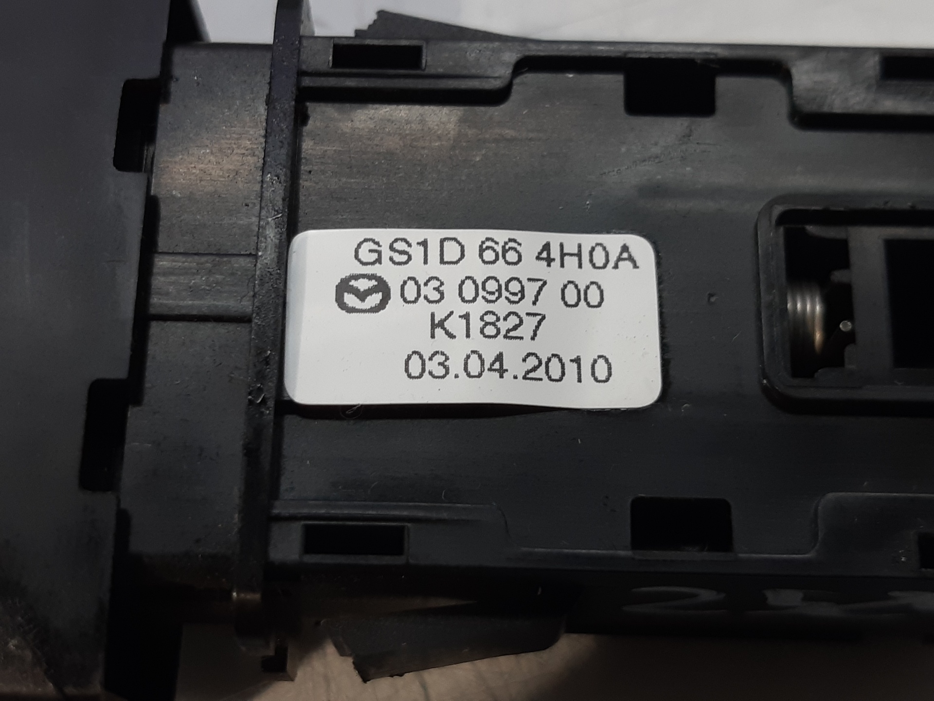 MAZDA 6 GH (2007-2013) кнопка опасности GS1D664H0A 18746117