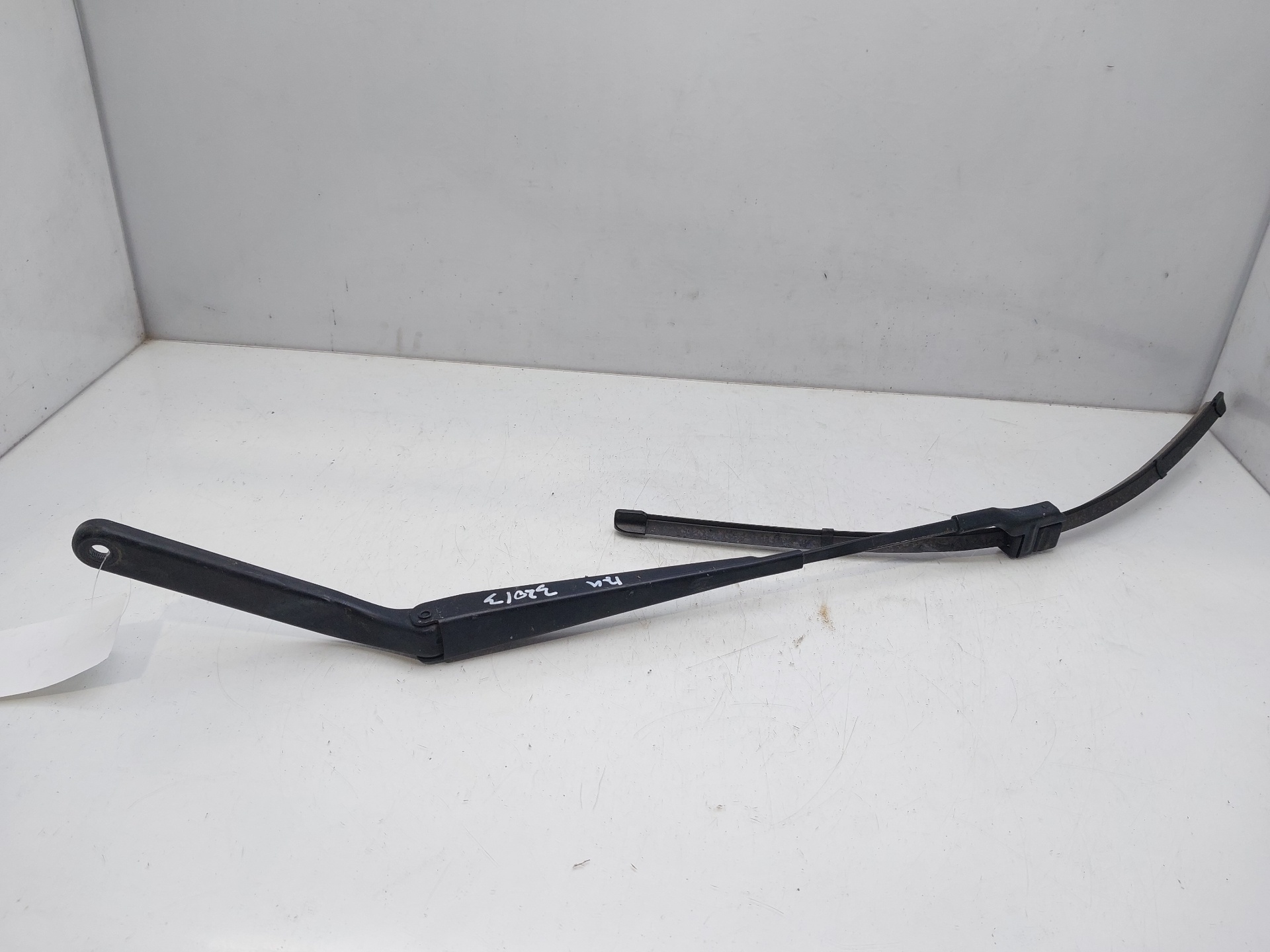 BMW X5 E70 (2006-2013) Front Wiper Arms 61617153736 22340036