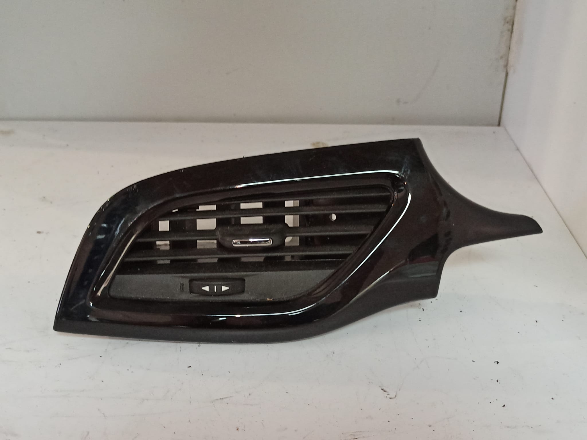 OPEL Corsa D (2006-2020) Cabin Air Intake Grille 13384931 24053818