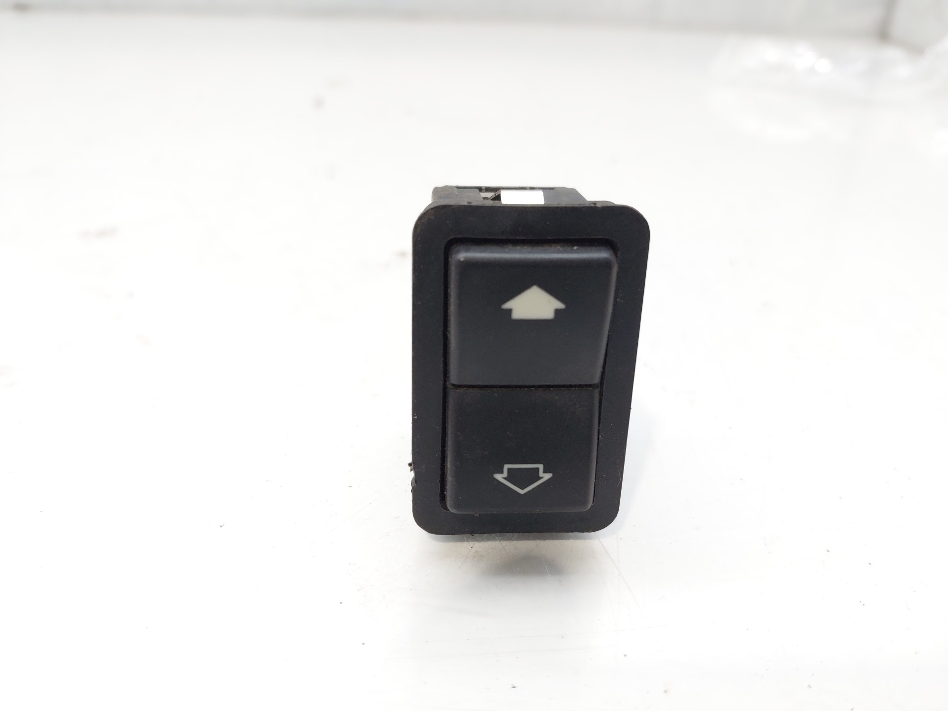 BMW 5 Series E39 (1995-2004) Rear Right Door Window Control Switch 8368974 20148047