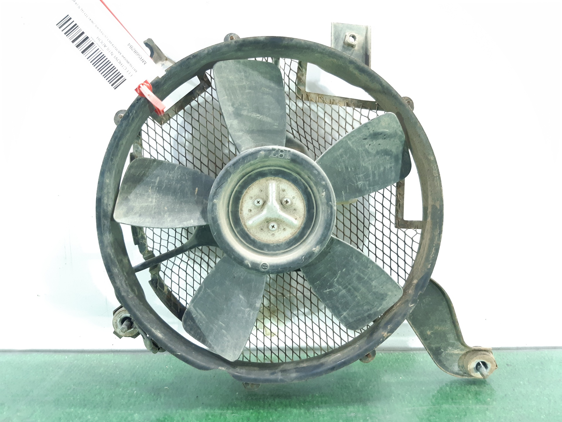 MITSUBISHI Pajero 2 generation (1991-1999) Ventilator difuzor MR568284 25042653