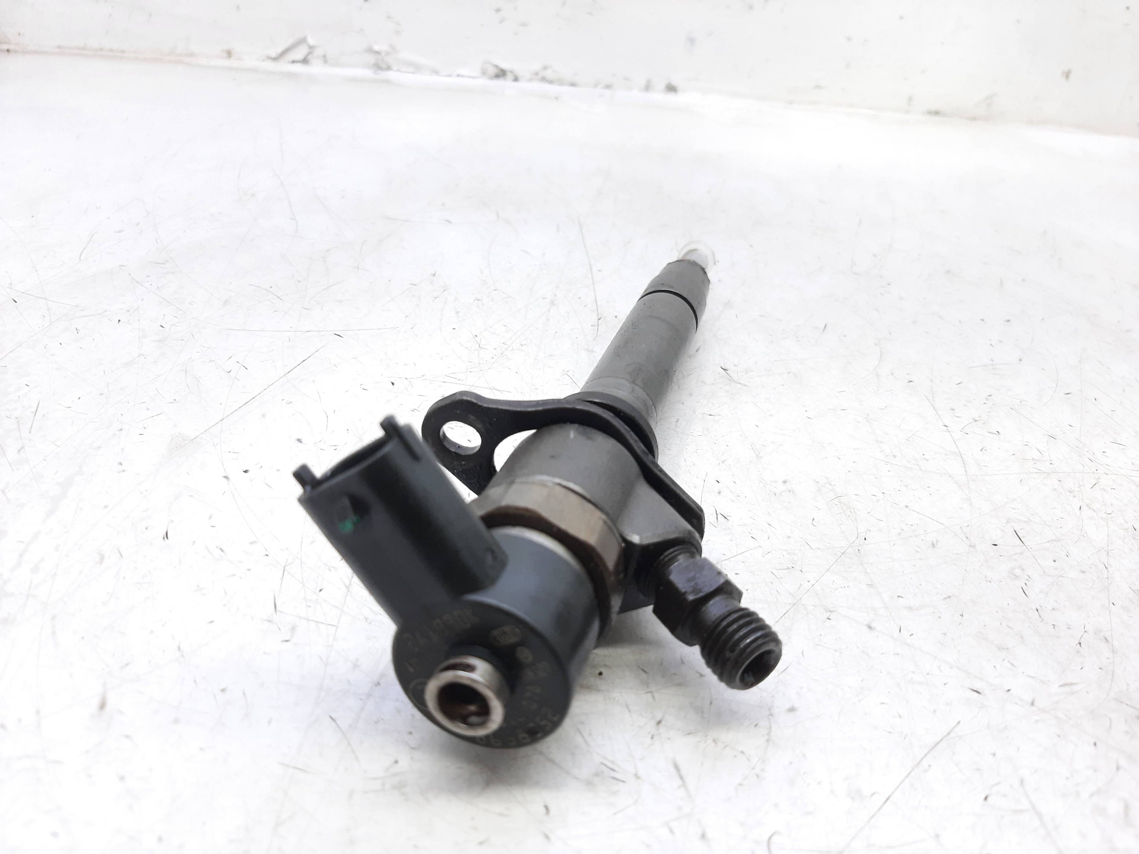 VOLVO S60 1 generation (2000-2009) Injecteur de carburant 8658352 18797363