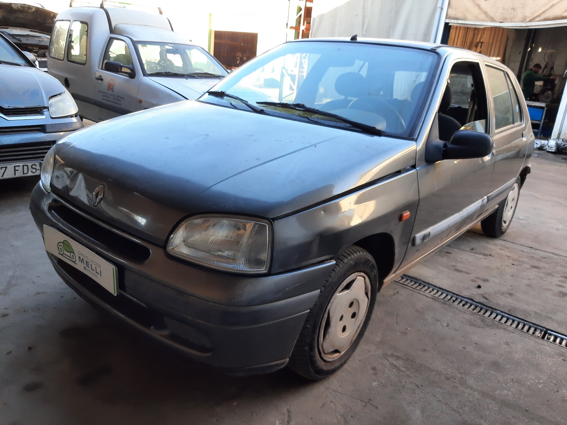 RENAULT Clio 1 generation (1990-1998) Охлаждающий радиатор 7700806575 23017892