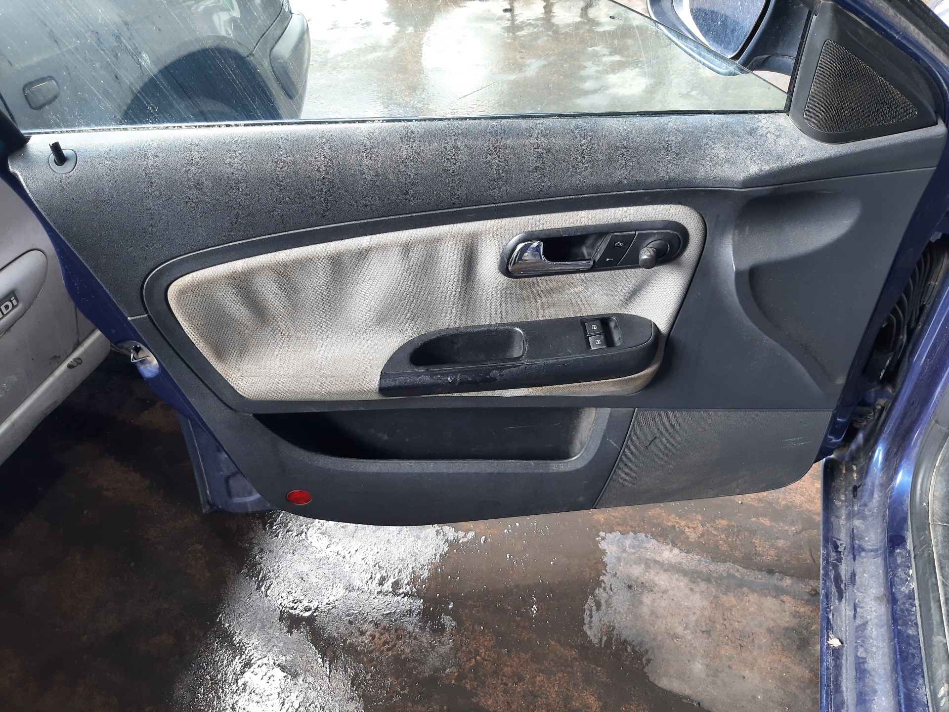 SEAT Cordoba 2 generation (1999-2009) Priekinių kairių durų langų pakėlimo mygtukai 6Q0959858 22908254