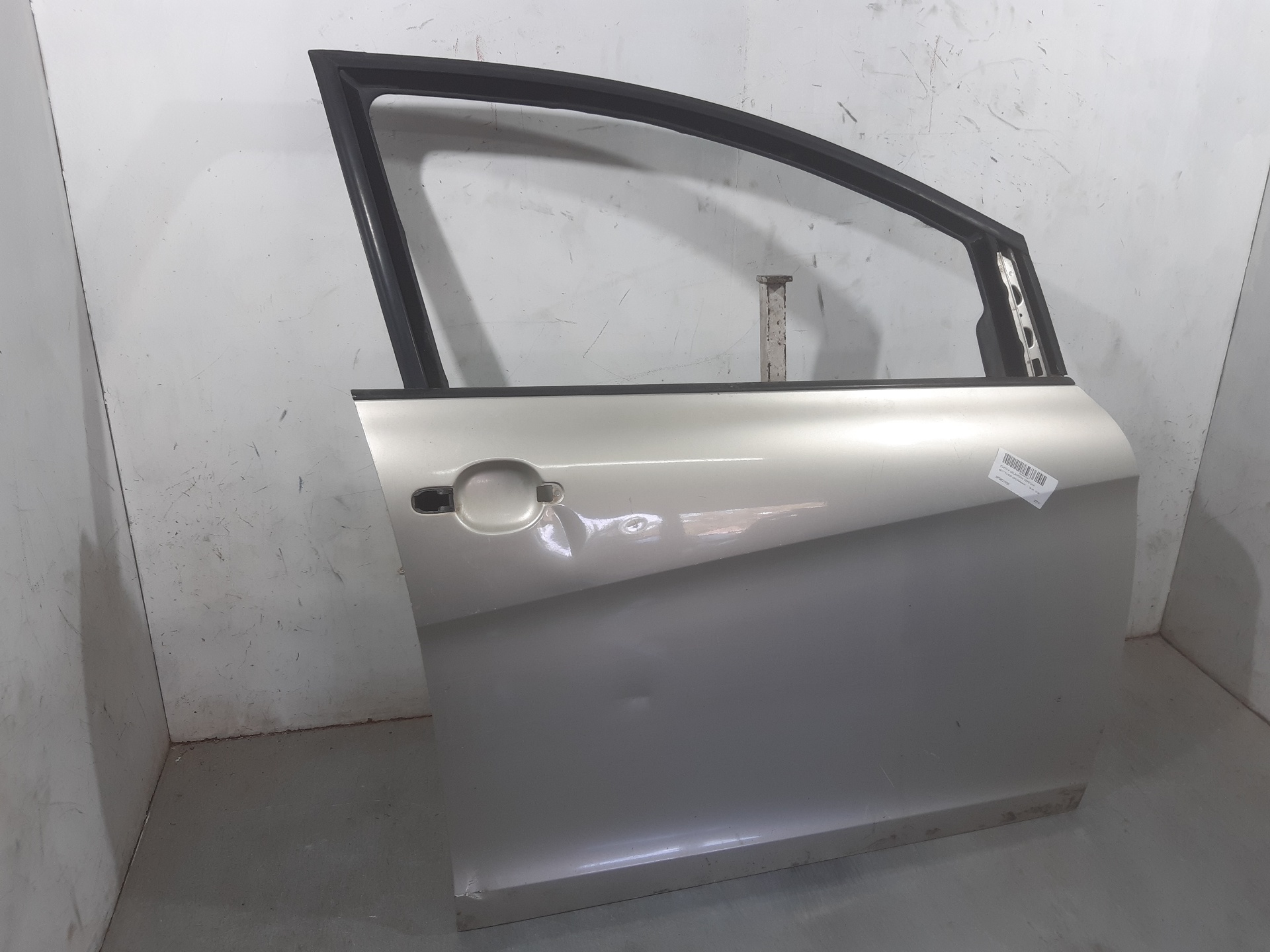 SEAT Toledo 3 generation (2004-2010) Front Right Door 5P0831056 18731051