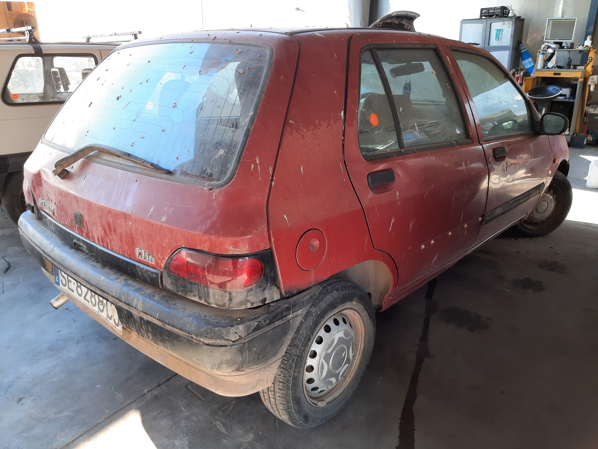 RENAULT Clio 1 generation (1990-1998) Aušinimo radiatorius 7700806575B 22445871