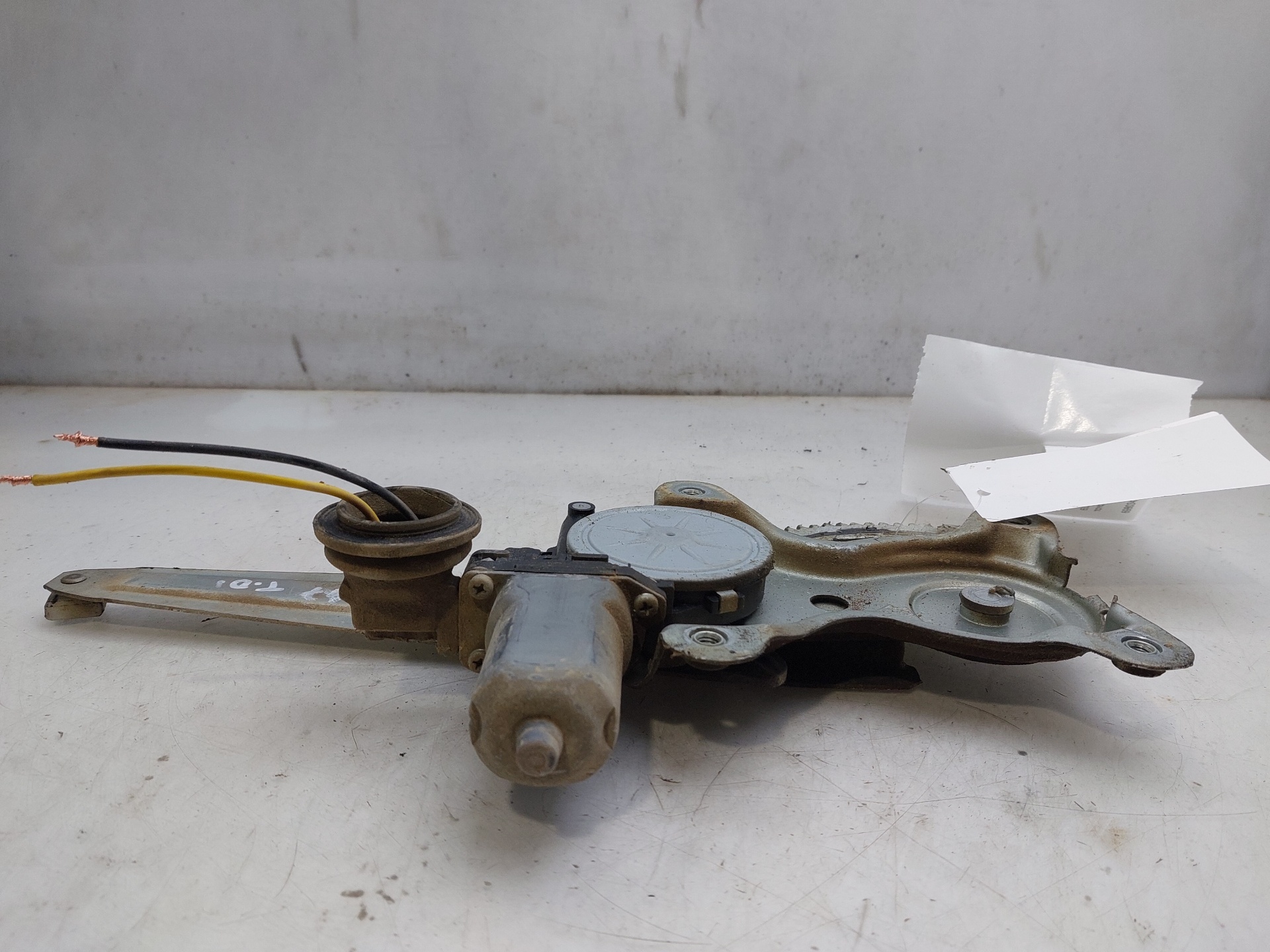 TOYOTA RAV4 2 generation (XA20) (2000-2006) Rear Right Door Window Regulator 6980342040 23327213