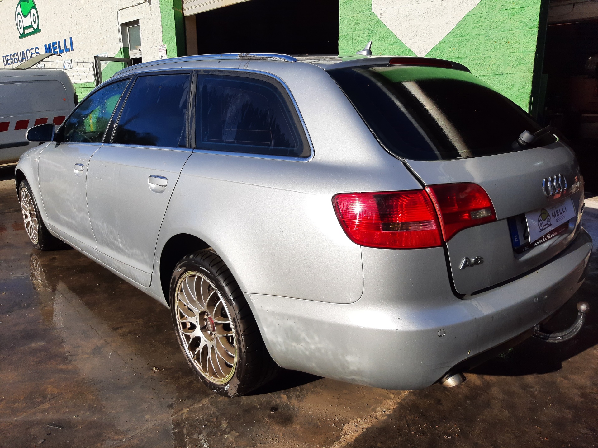 DODGE A6 C6/4F (2004-2011) Aizmugurējo kreiso durvju ārējais rokturis 4F0837885 23018279