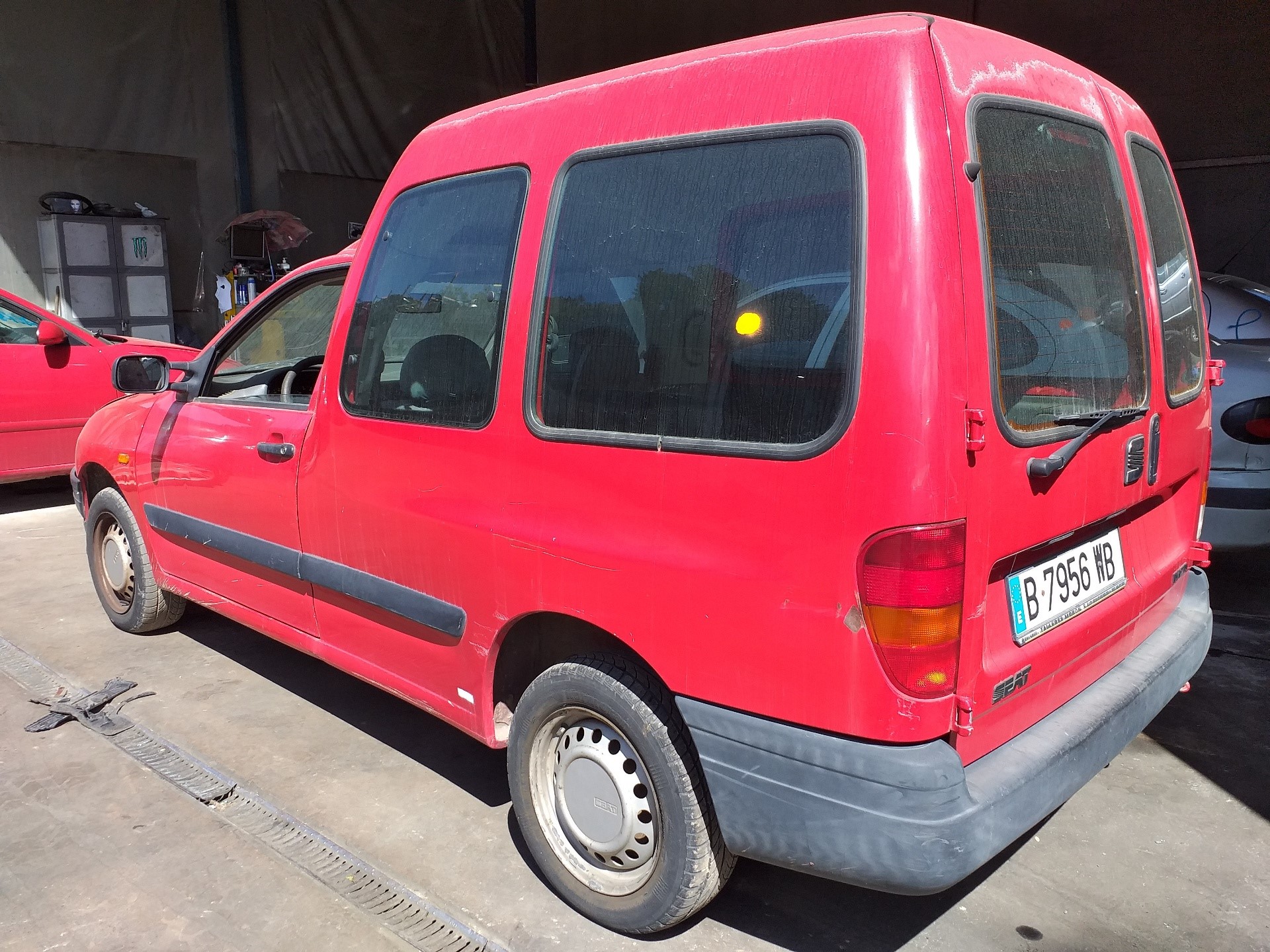 SEAT Inca 1 generation (1995-2000) Капот 6K0823031D 23015068