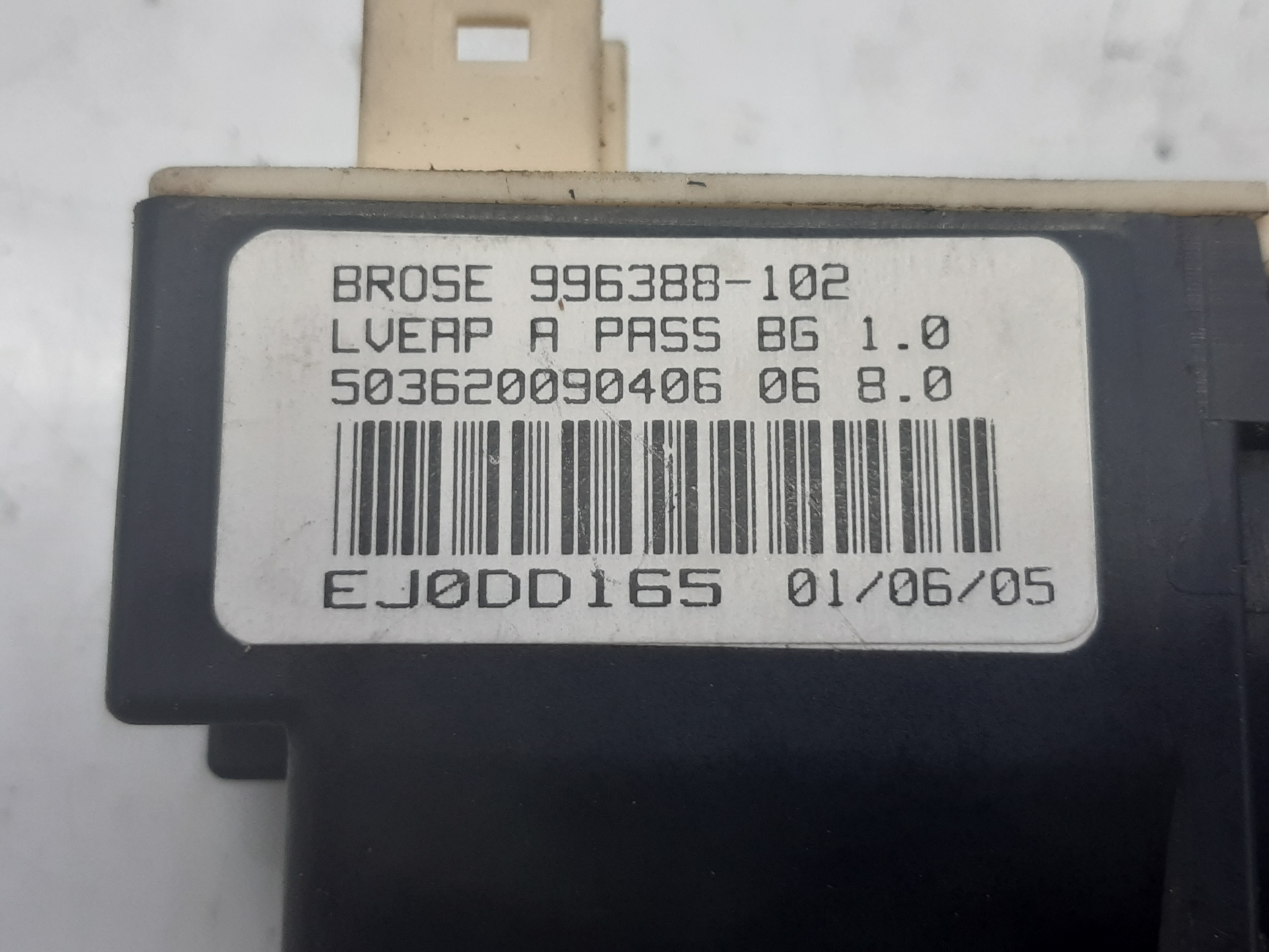 CITROËN C4 1 generation (2004-2011) Moteur de commande de vitre de porte avant droite 996388102 18651457