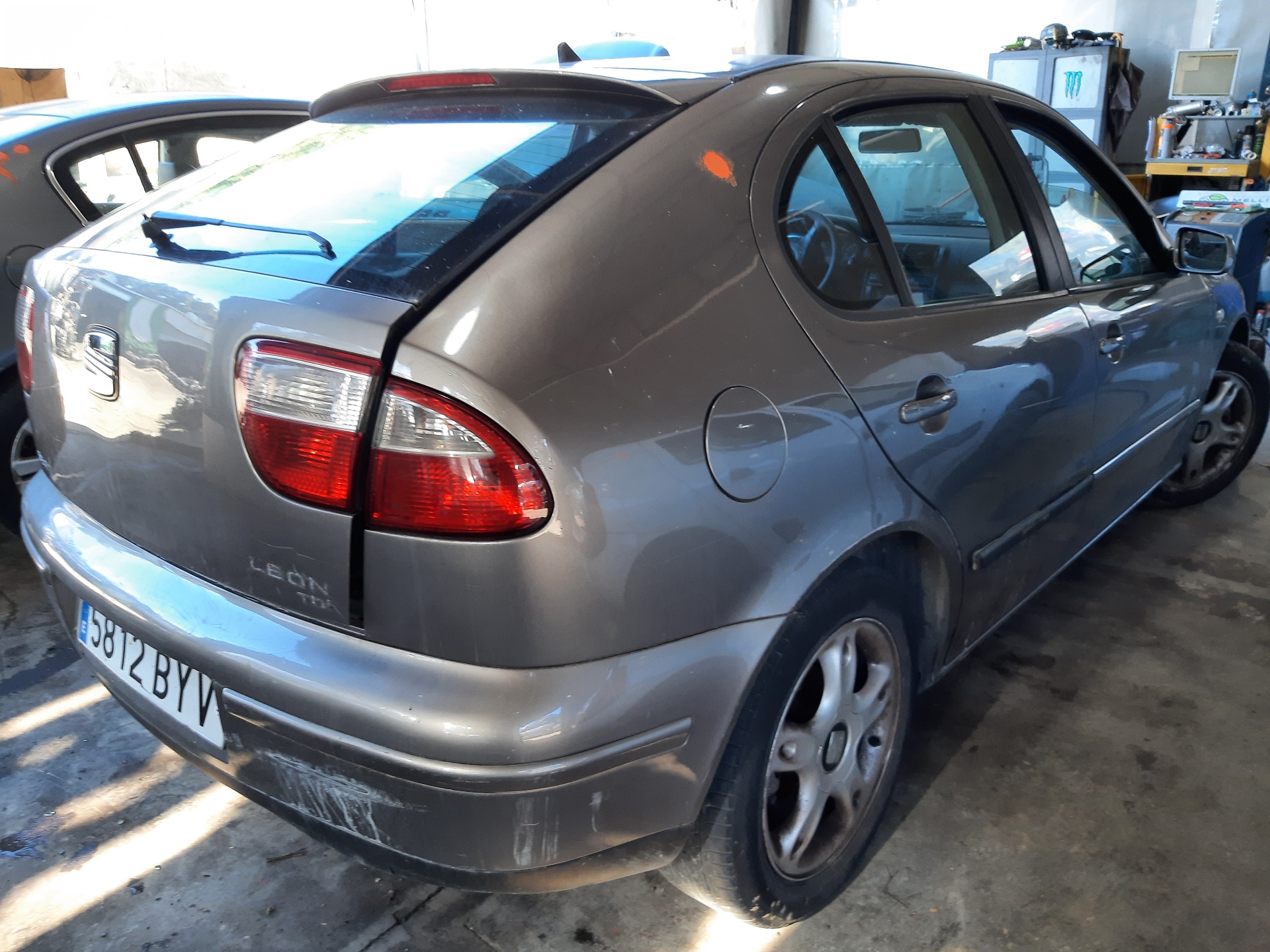 SEAT Leon 1 generation (1999-2005) Galinių kairių durų stiklo pakelėjo varikliukas 1J4959811CFKZ 20791503