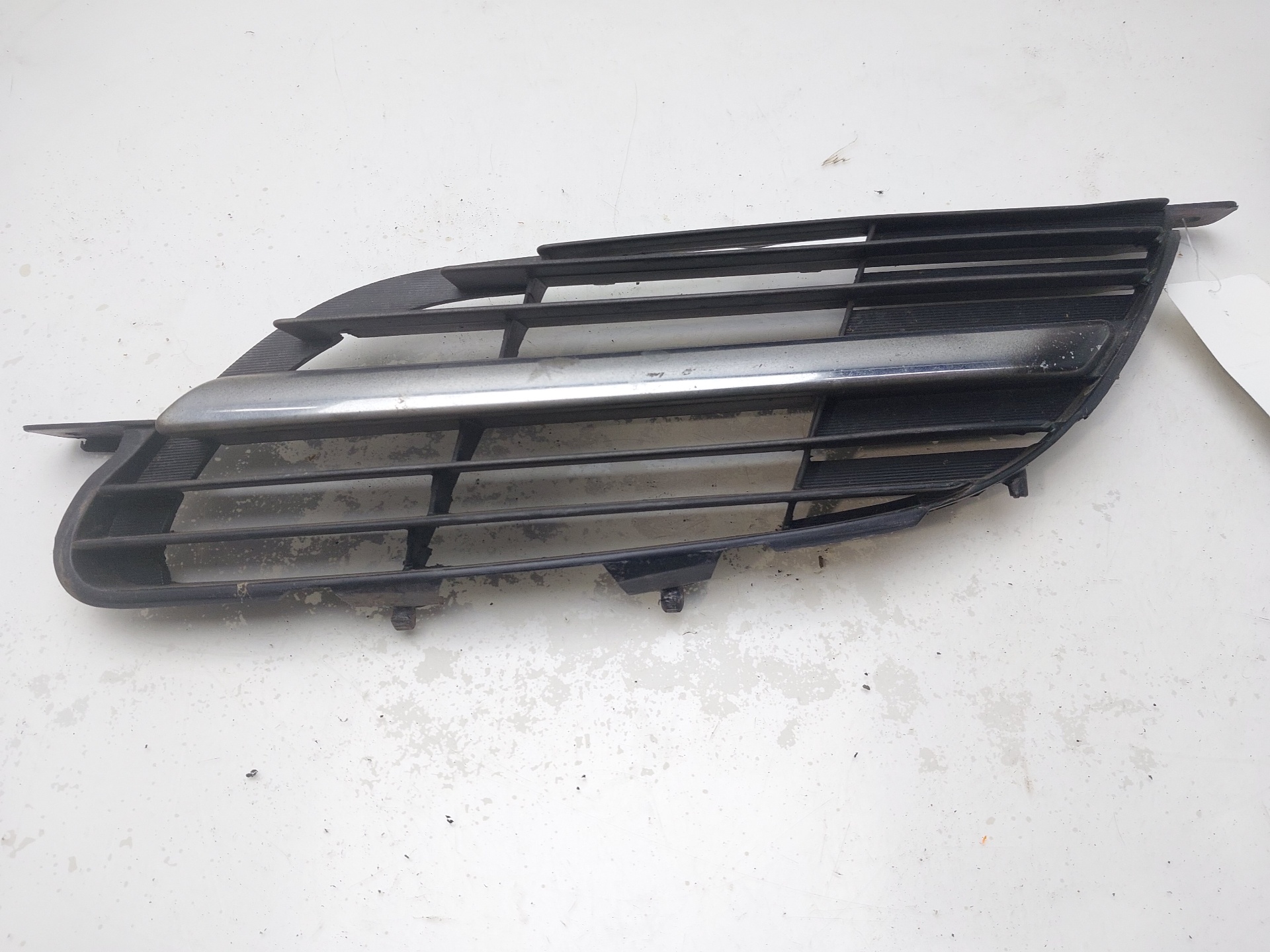 NISSAN Almera Tino 1 generation  (2000-2006) Grila radiatorului 62332BU000 21330842