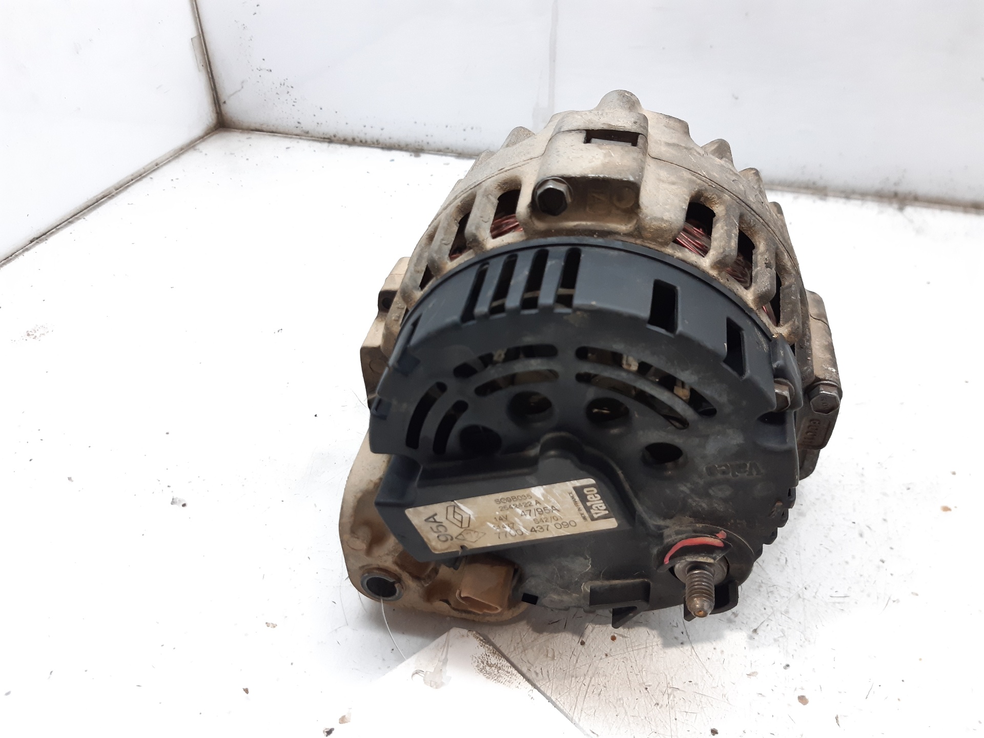 RENAULT Clio 2 generation (1998-2013) Alternator 7700437090 22037127