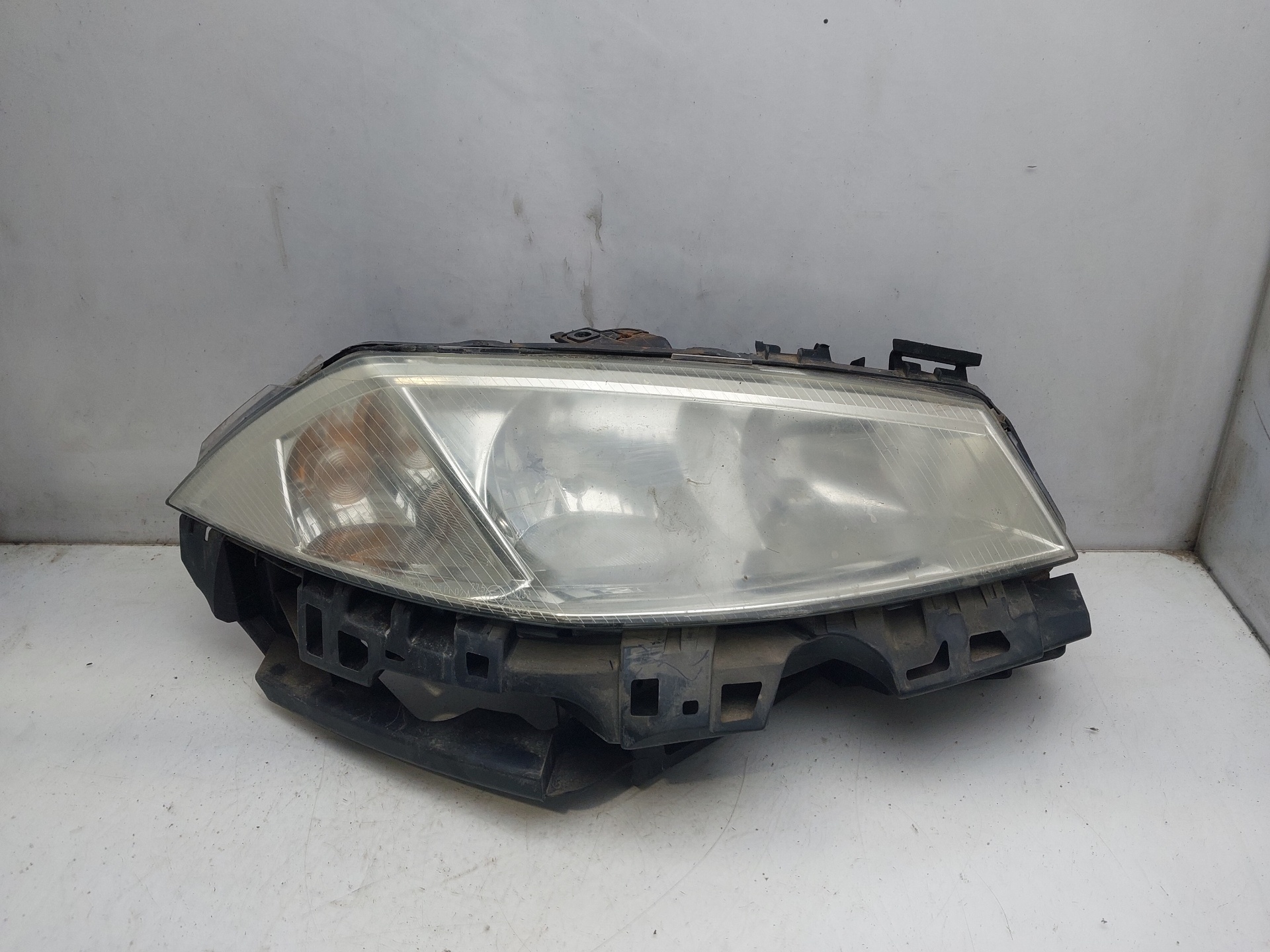 RENAULT Megane 2 generation (2002-2012) Priekinis dešinys žibintas 8200073221J 25778844