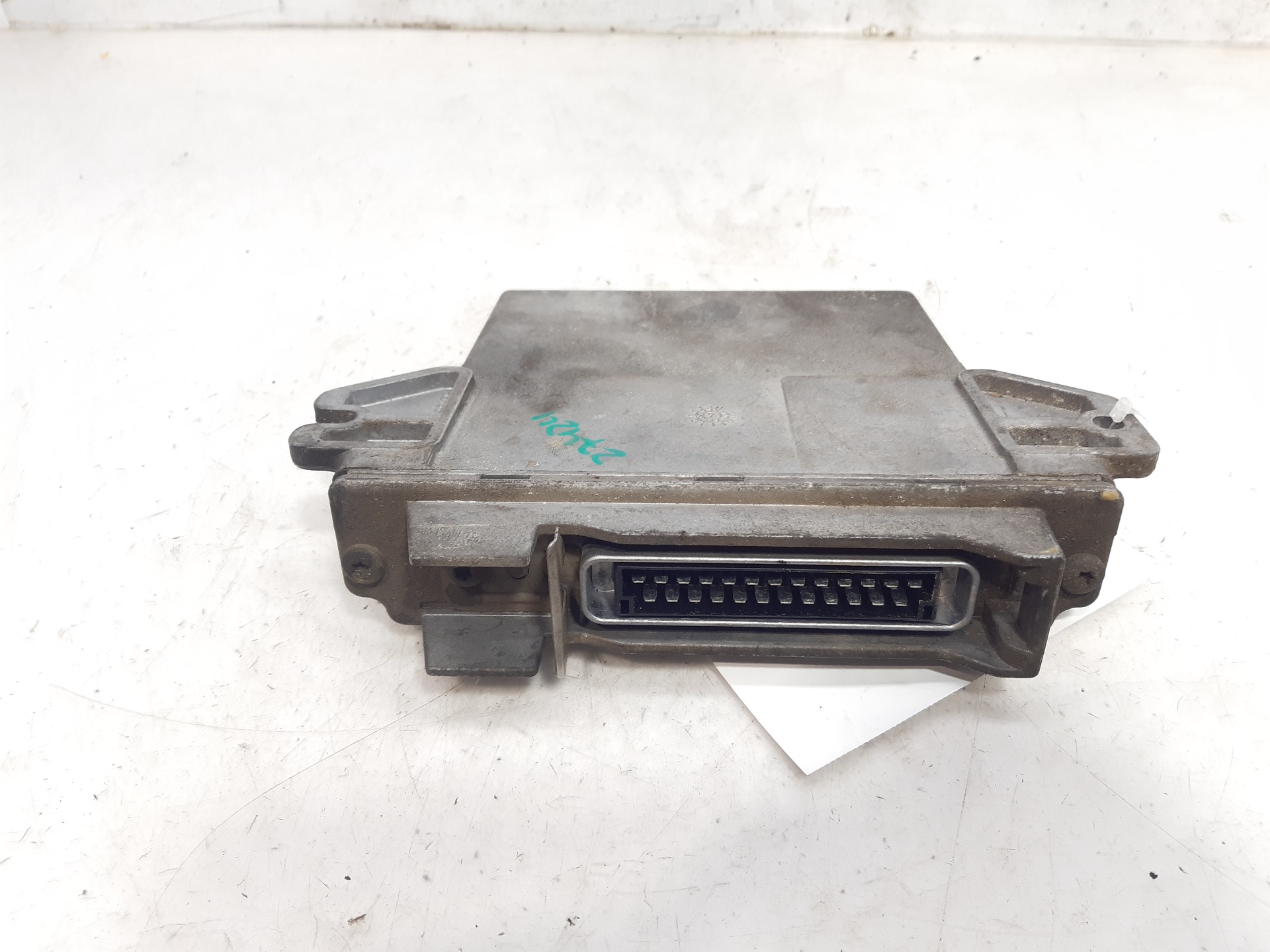 RENAULT Clio 3 generation (2005-2012) Engine Control Unit ECU 7700104956 24049203