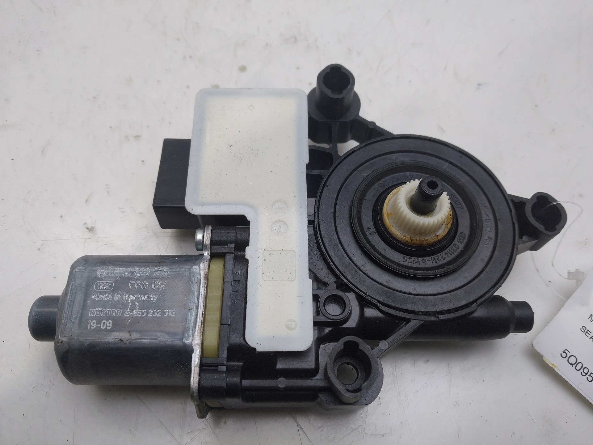 SEAT Alhambra 2 generation (2010-2021) Rear Left Door Window Control Motor 5Q0959407 23101572