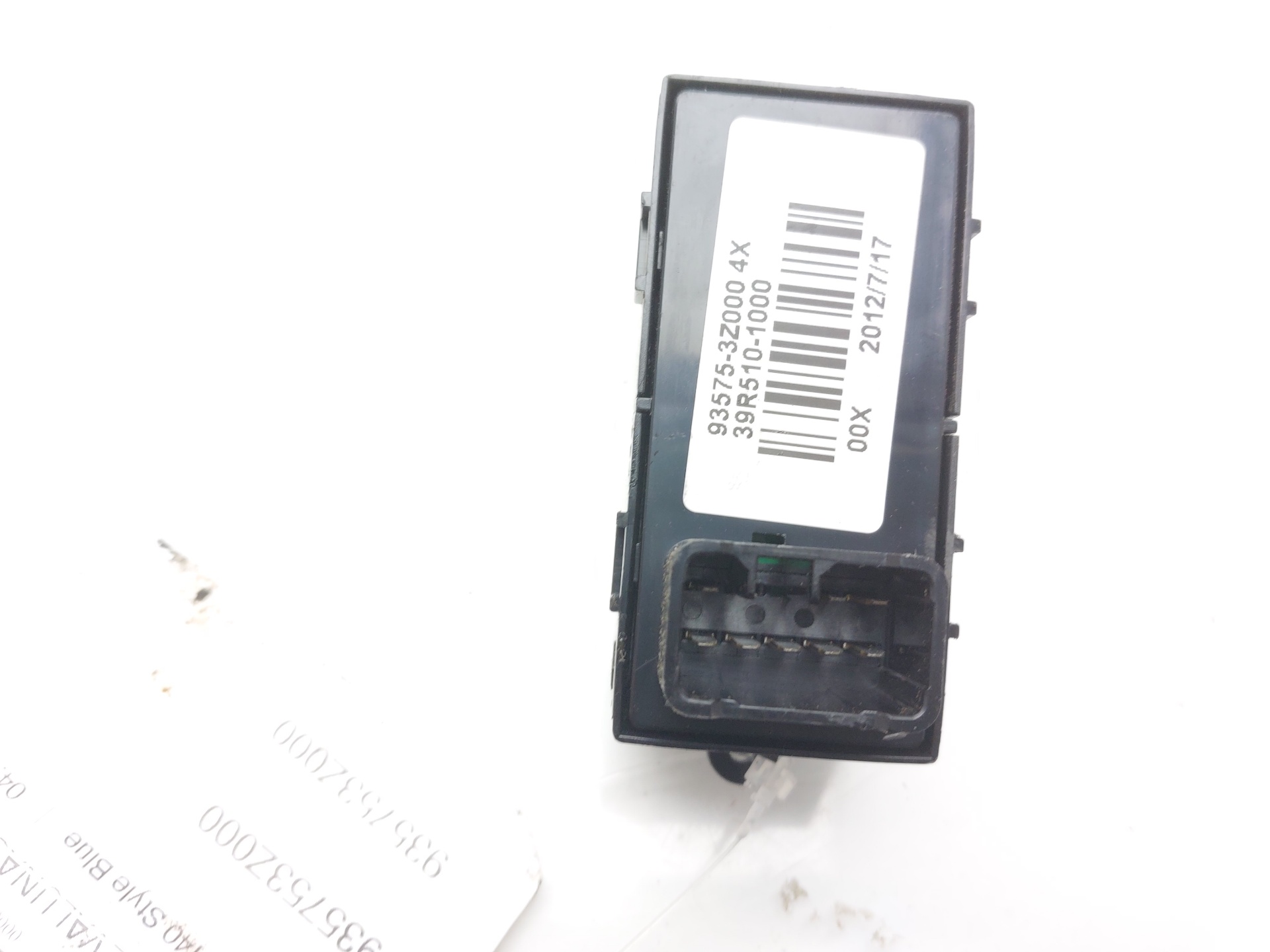 HYUNDAI i40 VF (1 generation) (2011-2020) Front Right Door Window Switch 935753Z000 24119307