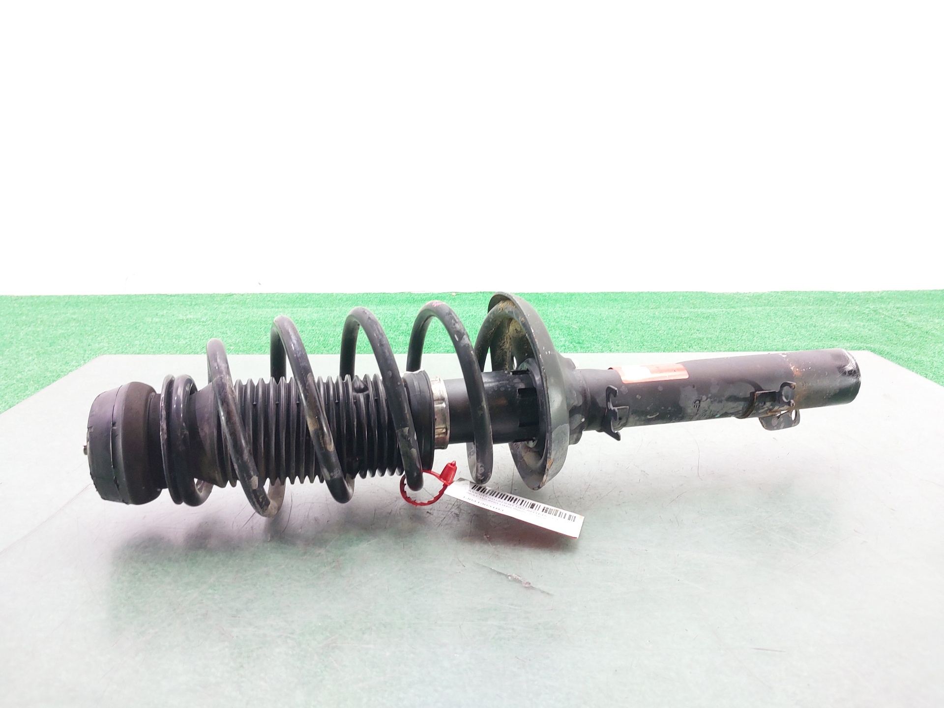 NISSAN Front Right Shock Absorber 1J0413031BJ 25784917