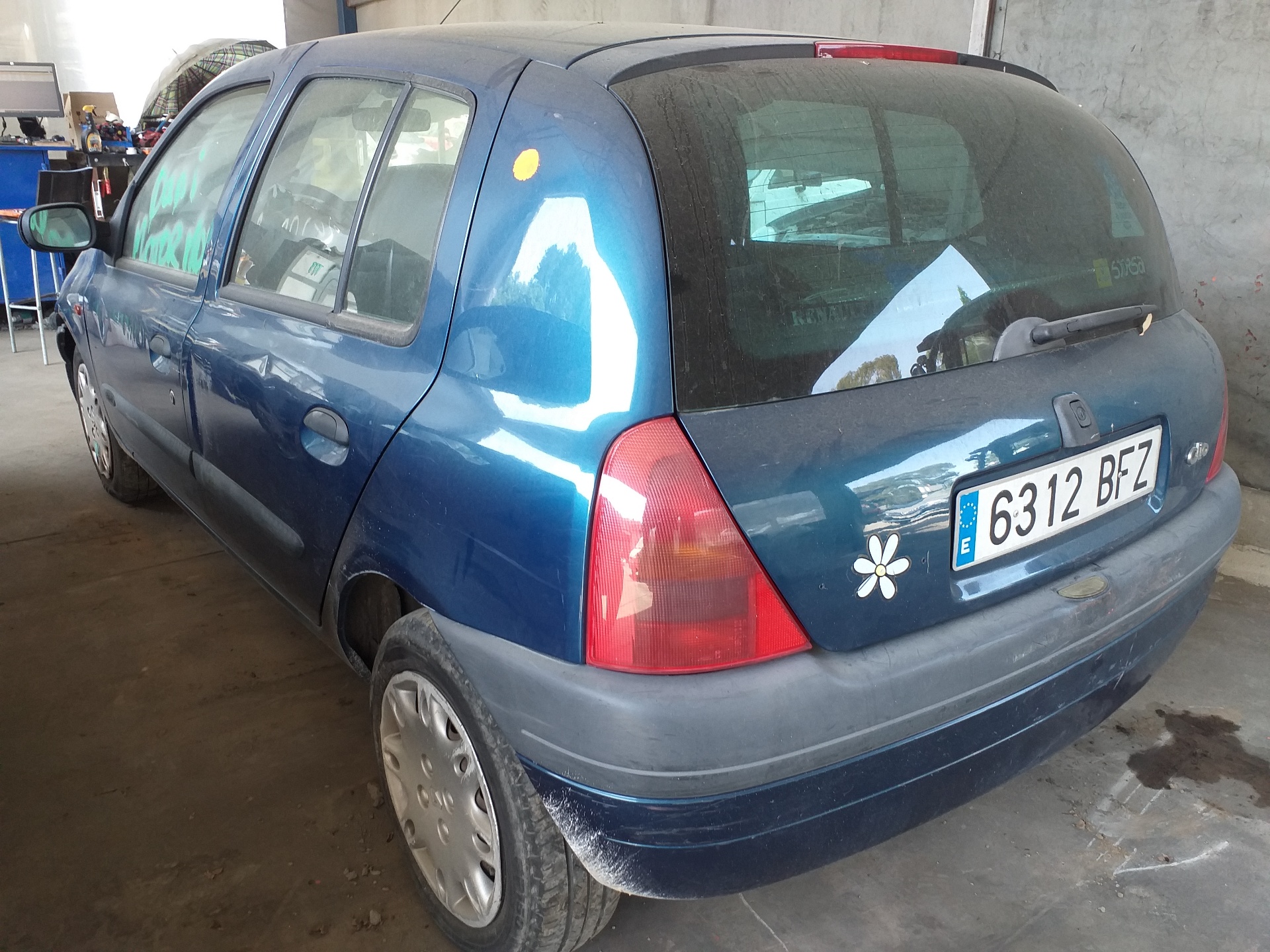 RENAULT Clio 2 generation (1998-2013) Левая задняя внутренняя ручка открытия 7700423887 22182629