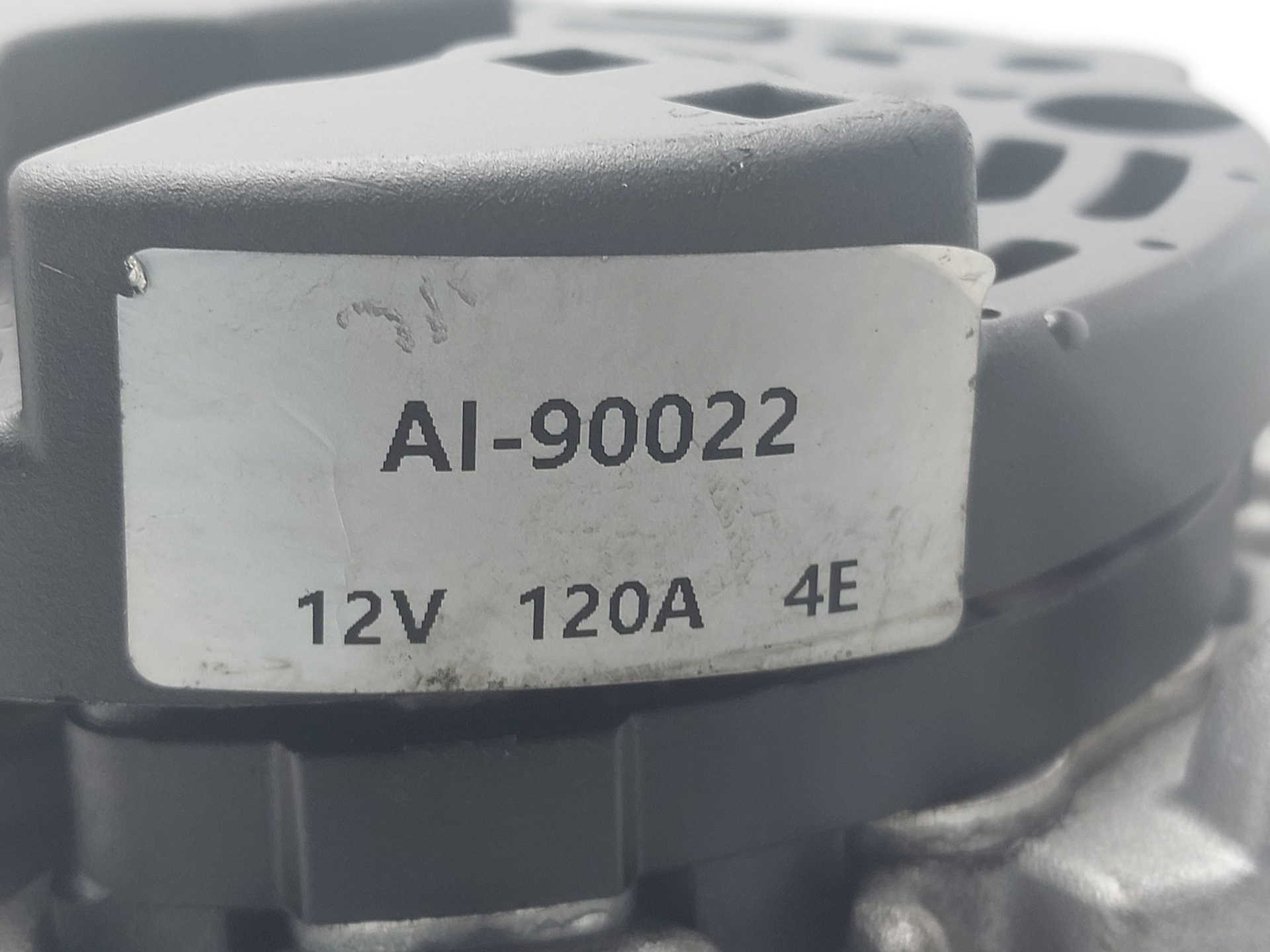 Alternador Z12XE 24437120 de Opel Corsa c (x01) 2003-2009 - pieza usada