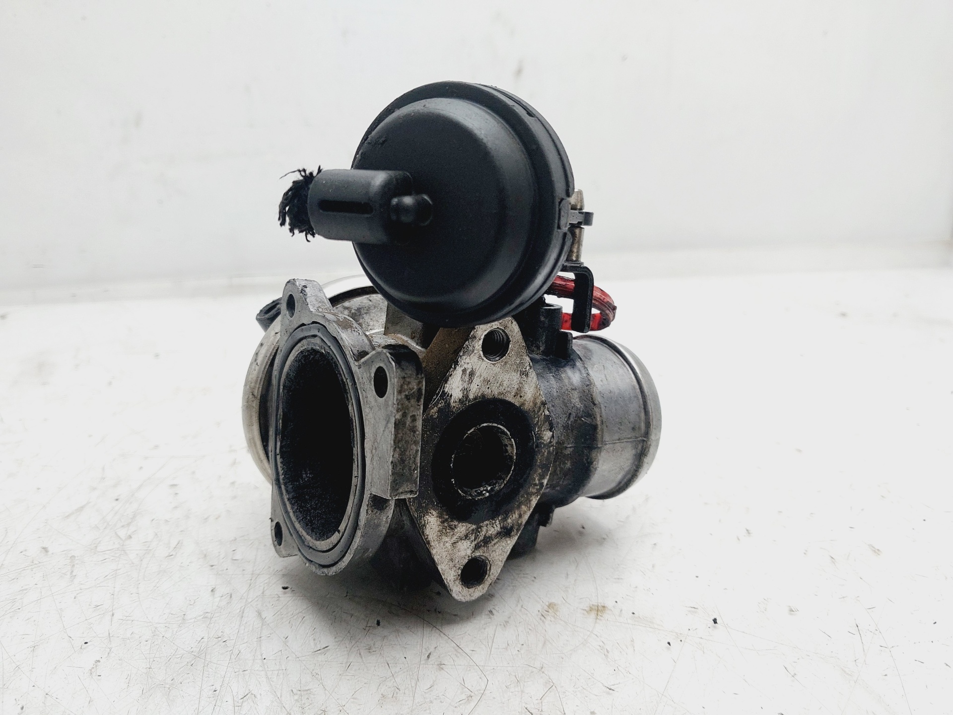 NISSAN Клапан EGR 038129637 27297516