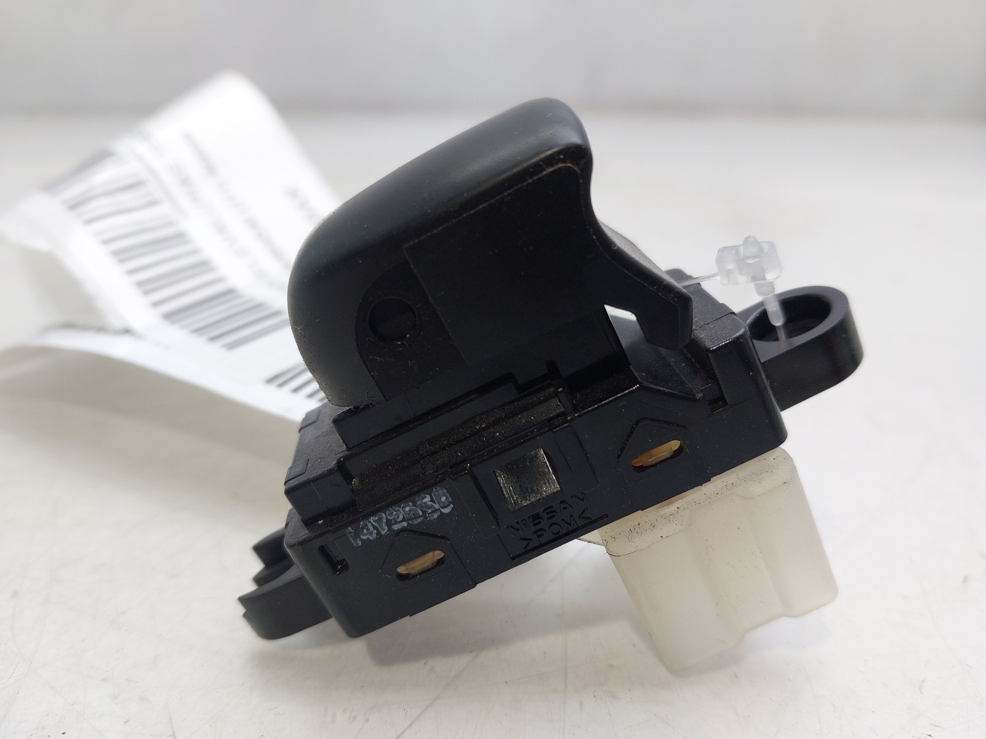 NISSAN Qashqai 2 generation (2013-2023) Rear Right Door Window Control Switch 829604EA0AX 24759903