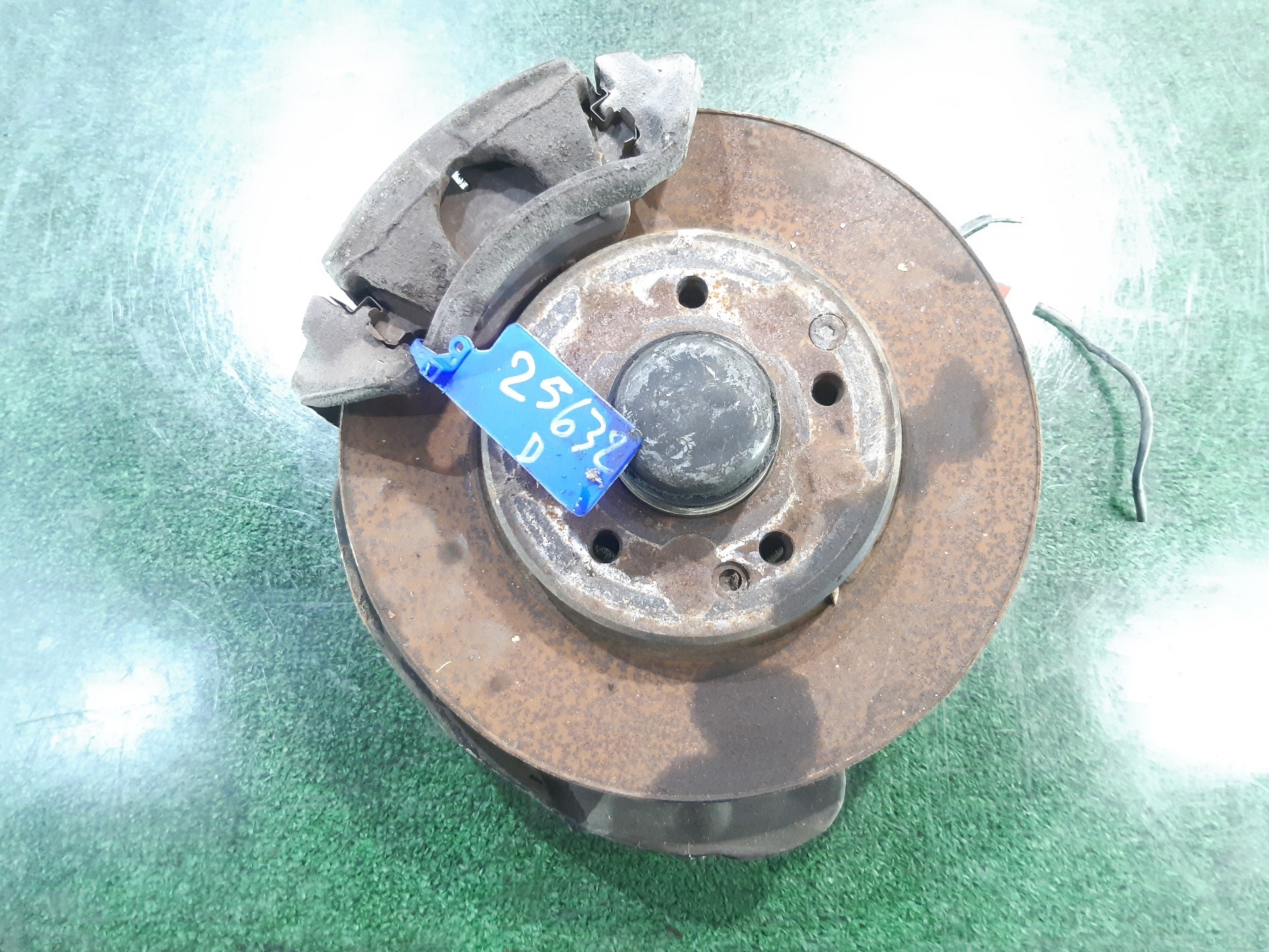 MERCEDES-BENZ C-Class W203/S203/CL203 (2000-2008) Front Right Wheel Hub 2043320201 22285310