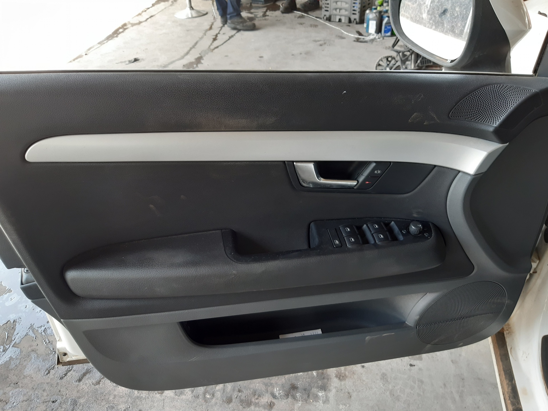 SEAT Exeo 1 generation (2009-2012) Galinių kairių durų stiklo pakelėjo varikliukas 8E0959801E 18800745