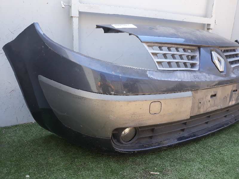 RENAULT Scenic 2 generation (2003-2010) Priekšējais bamperis 620225303R 18395390