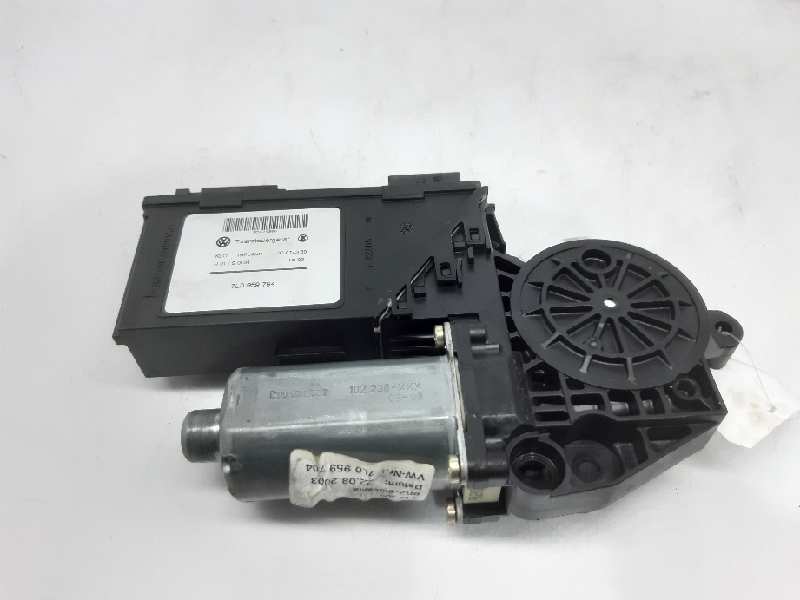 VOLKSWAGEN Touareg 1 generation (2002-2010) Rear Right Door Window Control Motor 7L0959704 18463904