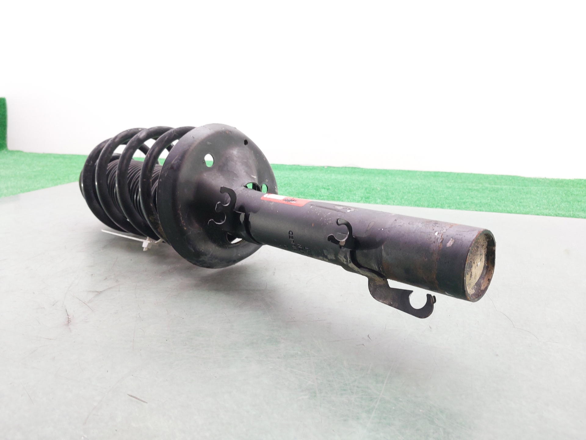 NISSAN Front Left Shock Absorber 1J0413031BJ 25784908