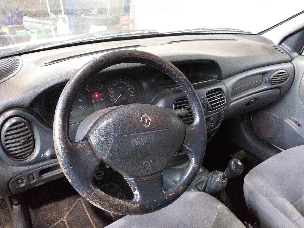 RENAULT Megane 1 generation (1995-2003) Främre höger dörrfönsterbrytare 7700836270 22070690