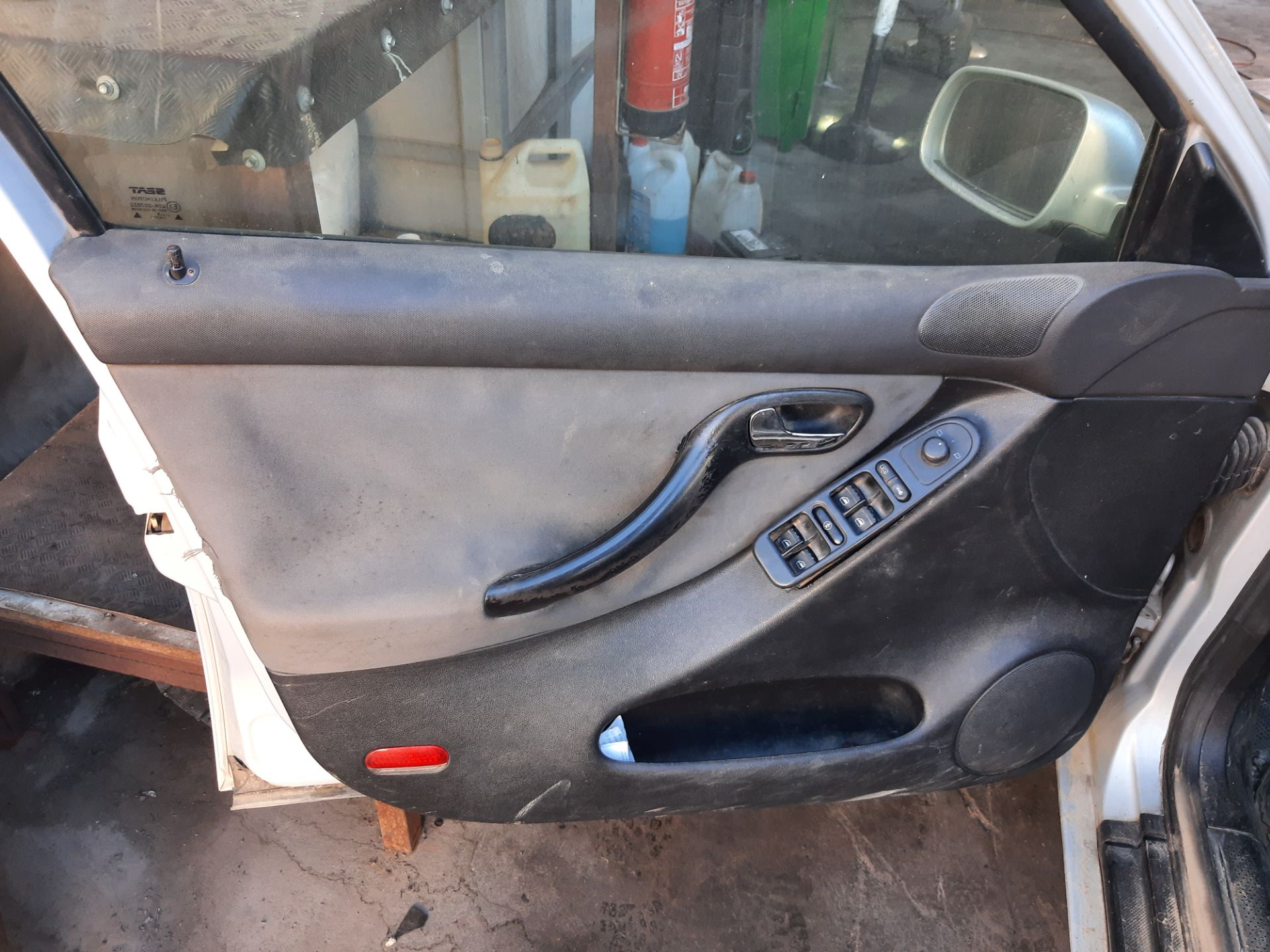 NISSAN Priekšējais labais miglas lukturis 1M0941702B 25698300