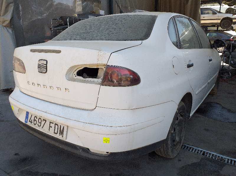 SEAT Cordoba 2 generation (1999-2009) Aizmugurējo kreiso durvju logu pacēlājs 6L4839751 18386605