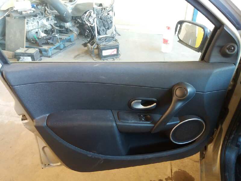 RENAULT Clio 2 generation (1998-2013) Другие внутренние детали 7700811387 20193048