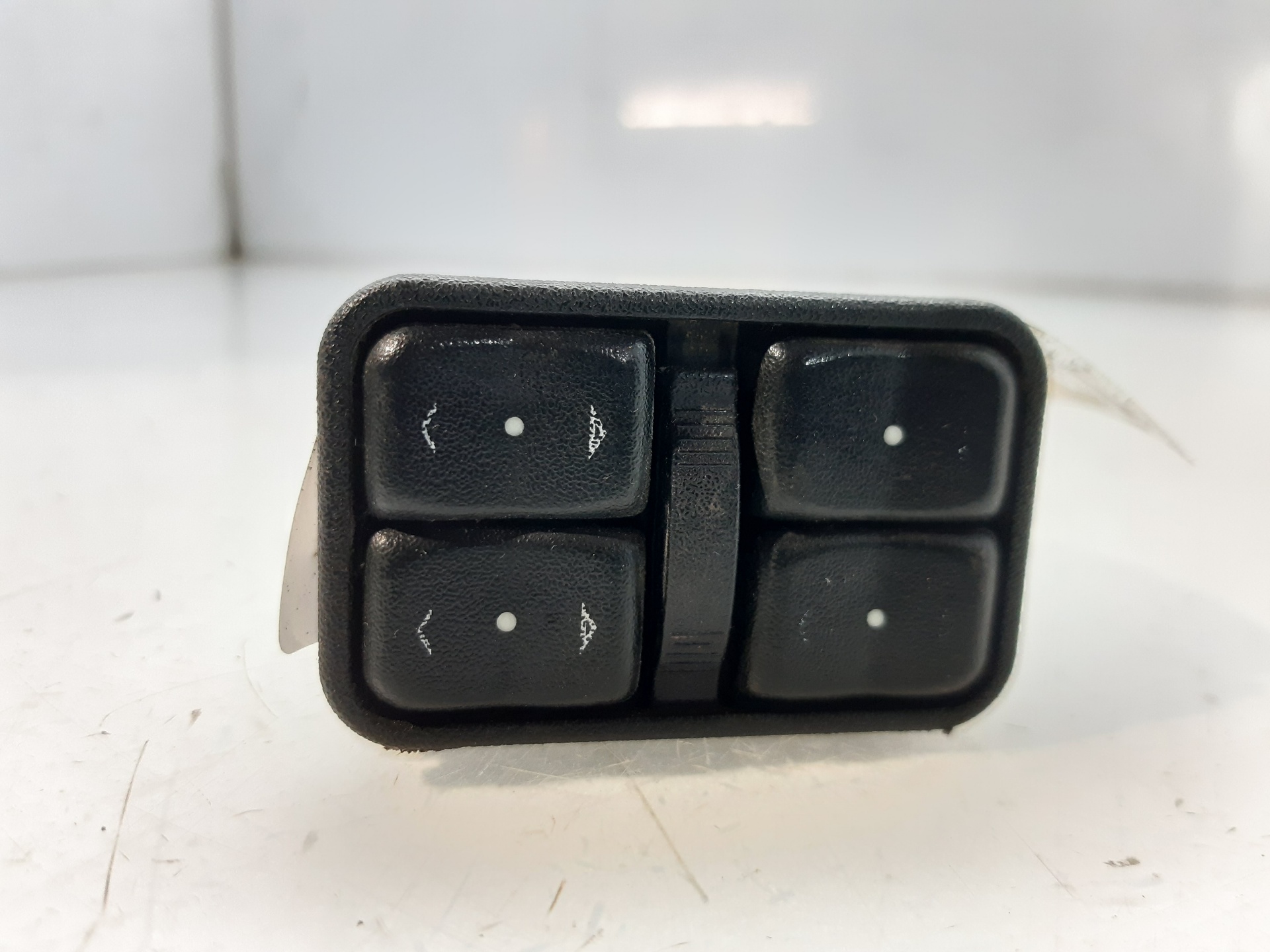 OPEL Astra H (2004-2014) Front Left Door Window Switch 90561086 24131871