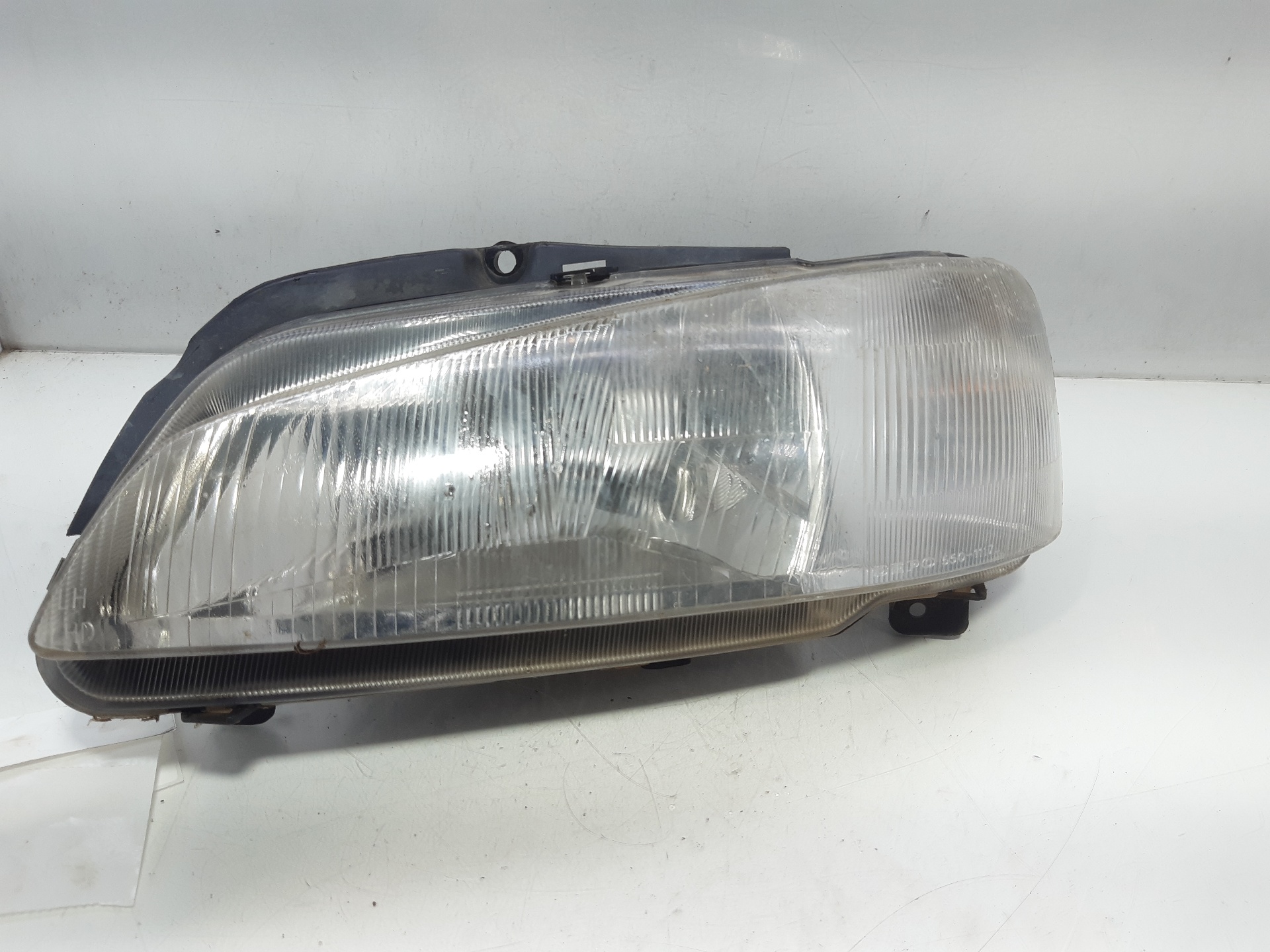 PEUGEOT 1 generation (1993-2001) Front Left Headlight 6204P4 22465644