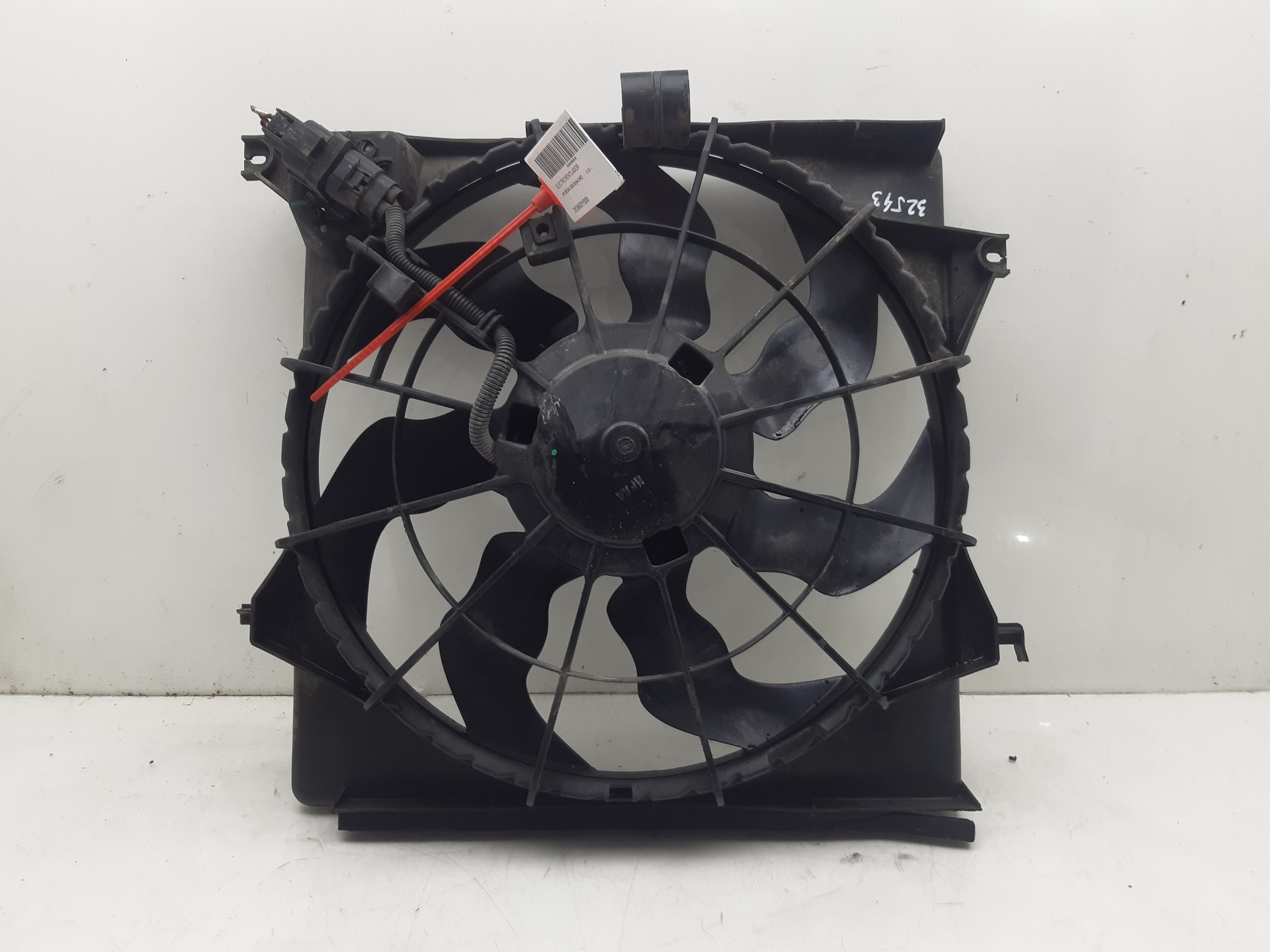 HYUNDAI ix35 1 generation (2009-2015) Difūzoriaus ventiliatorius 253802Y000 23888395