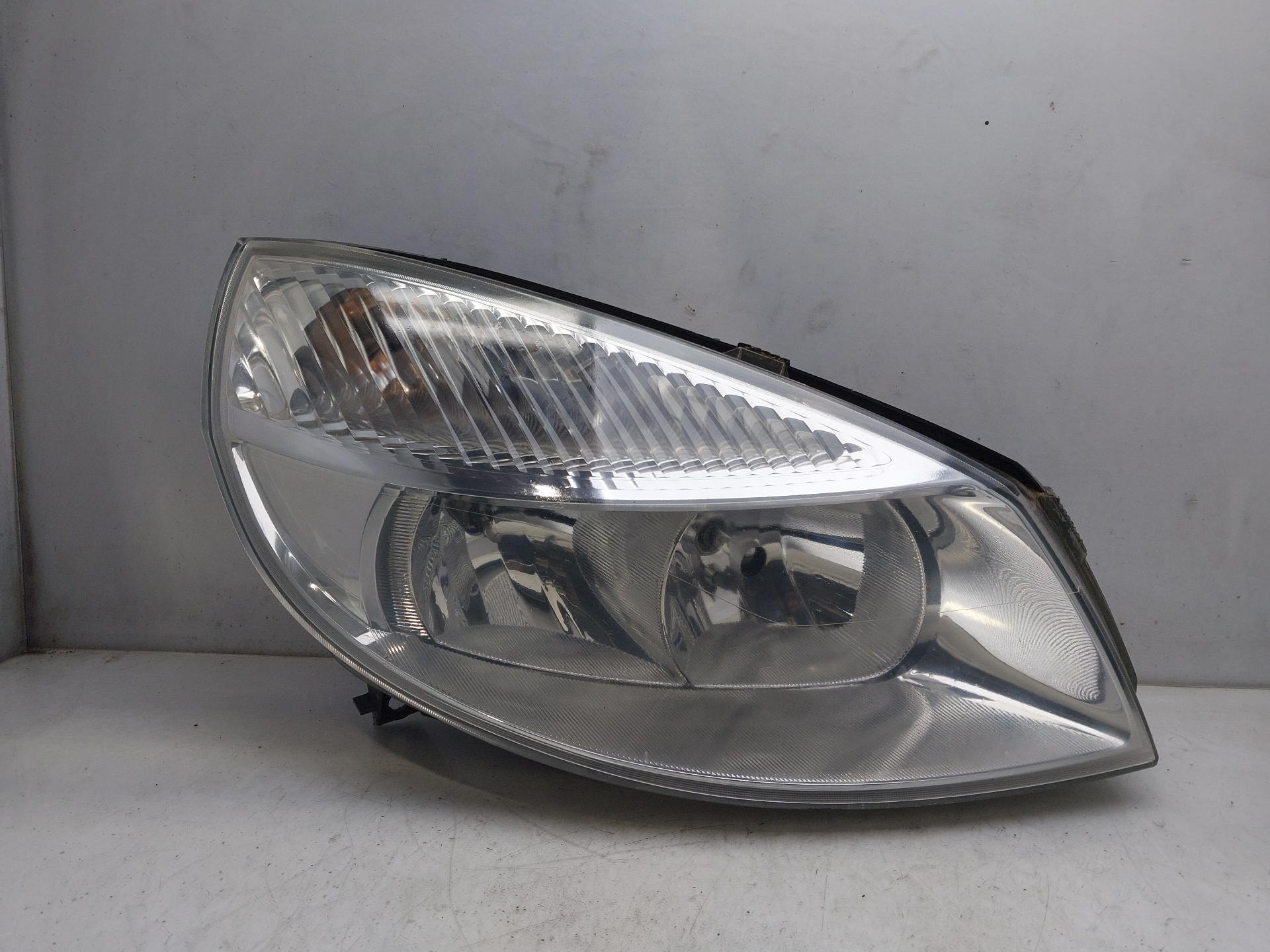 RENAULT Scenic 2 generation (2003-2010) Front Right Headlight 7701064130 22618458